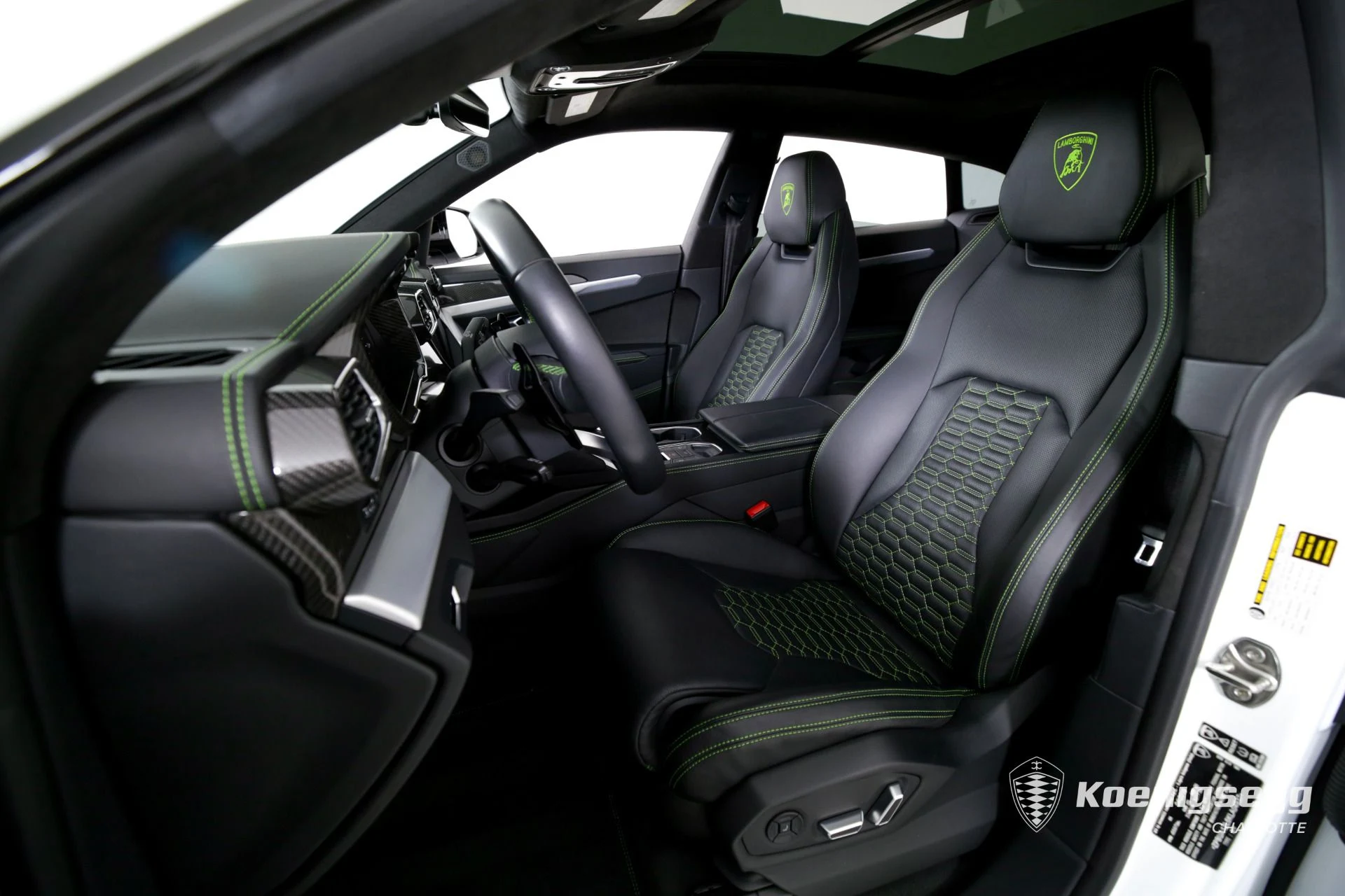mph010_3474574777_Used_2019_Lamborghini_Urus_1714496214_aec08cdf30