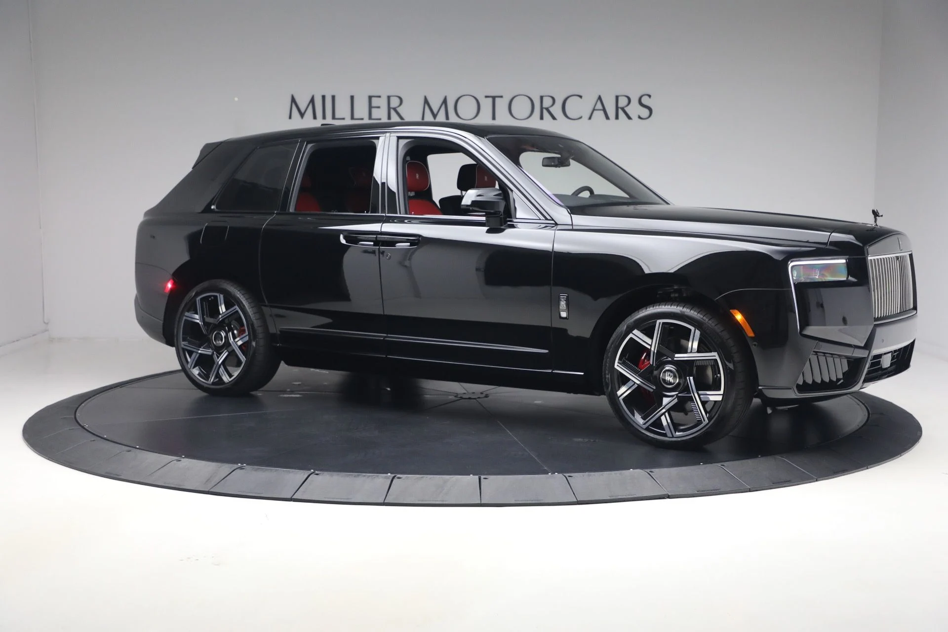 mph010_3475898638_New_2027_Rolls_Royce_Black_Badge_Cullinan_1a5df4c7d0