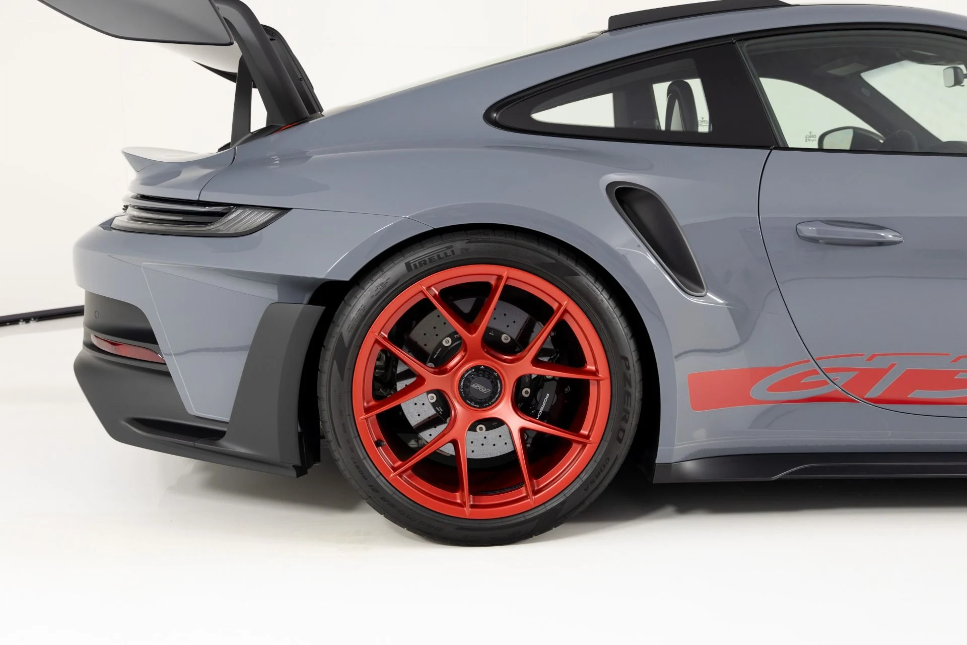 mph010_34871857_Used_2024_Porsche_911_GT_3_RS_1759531860_c3de9a3898
