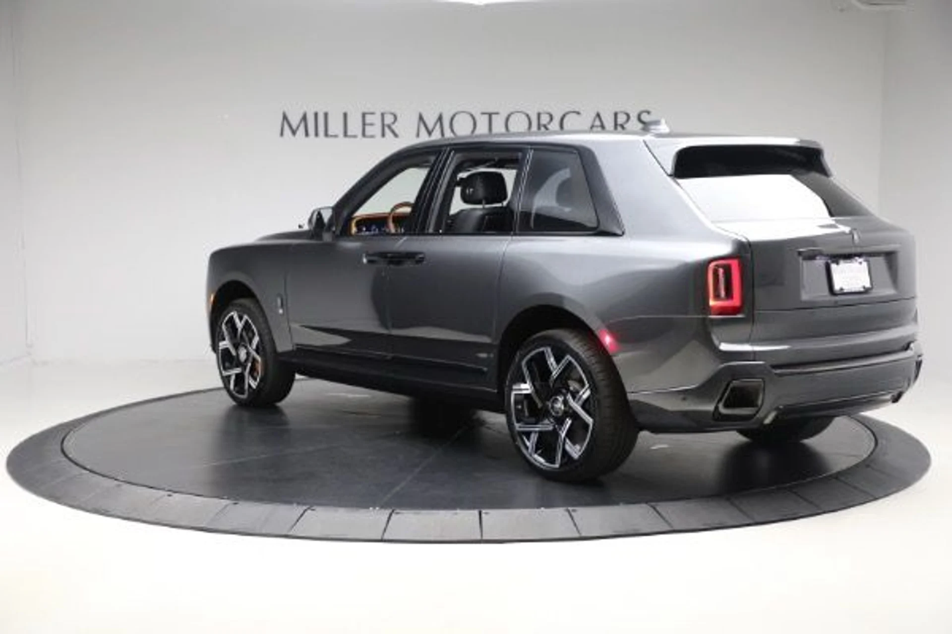 mph010_3490654044_New_2026_Rolls_Royce_Black_Badge_Cullinan_874814a505