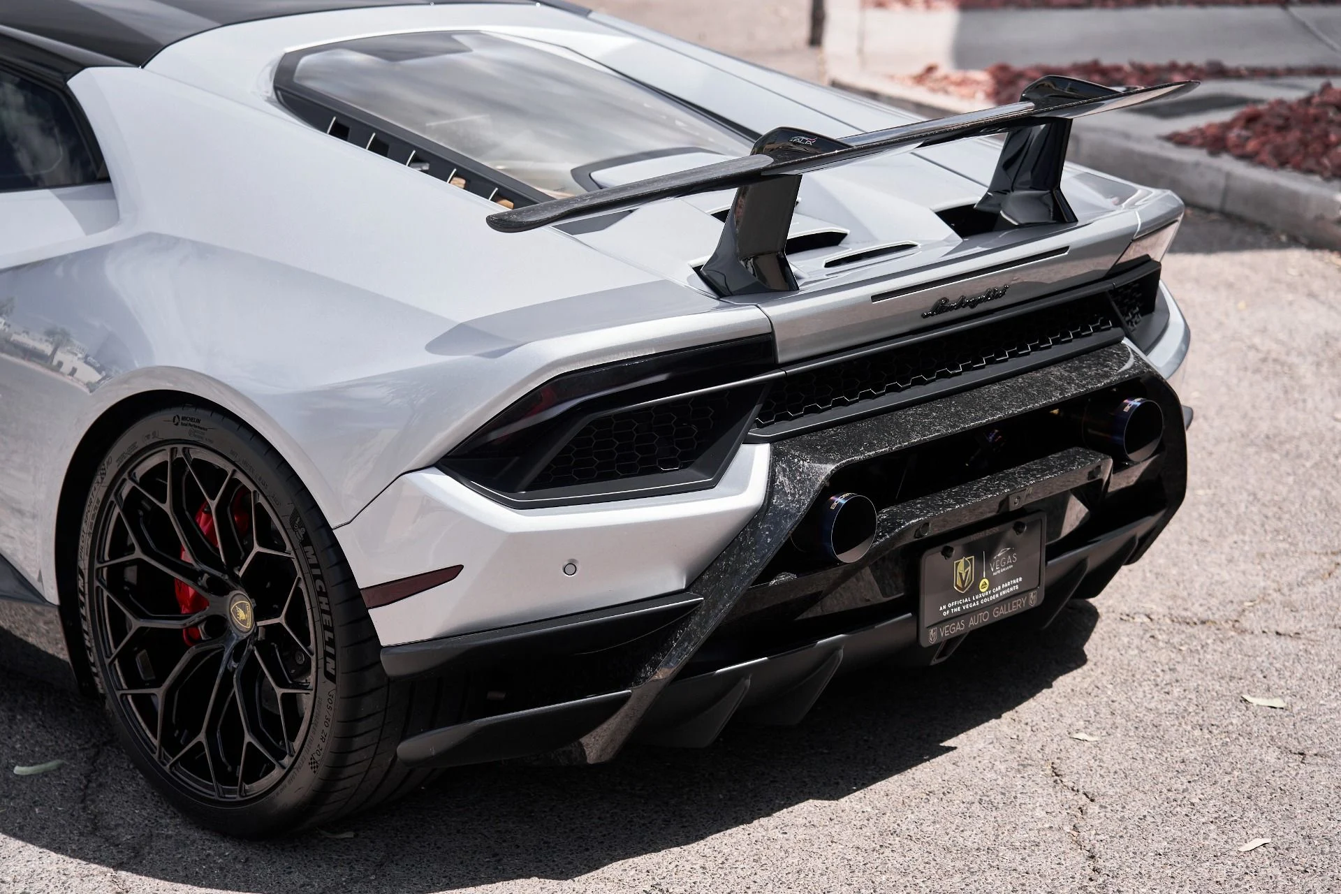 mph010_3494901977_Used_2018_Lamborghini_Huracan_Performante_1761069248_611f0167f3