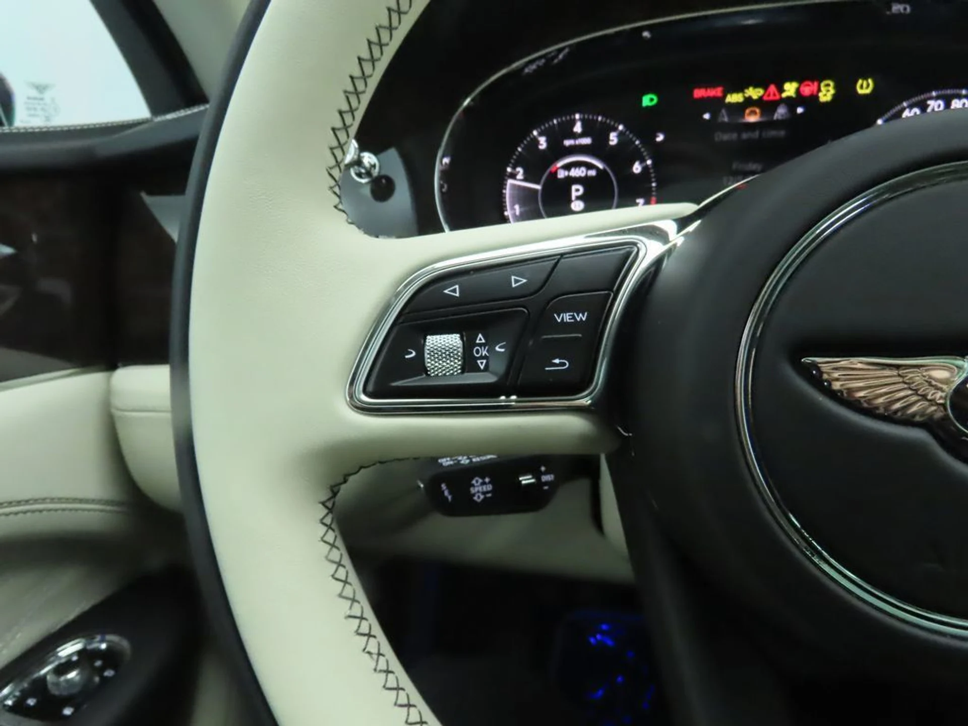 mph010_3503401740_new_2026_bentley_bentayga_8119_22950936_11_1024_b8fe6bcfa4