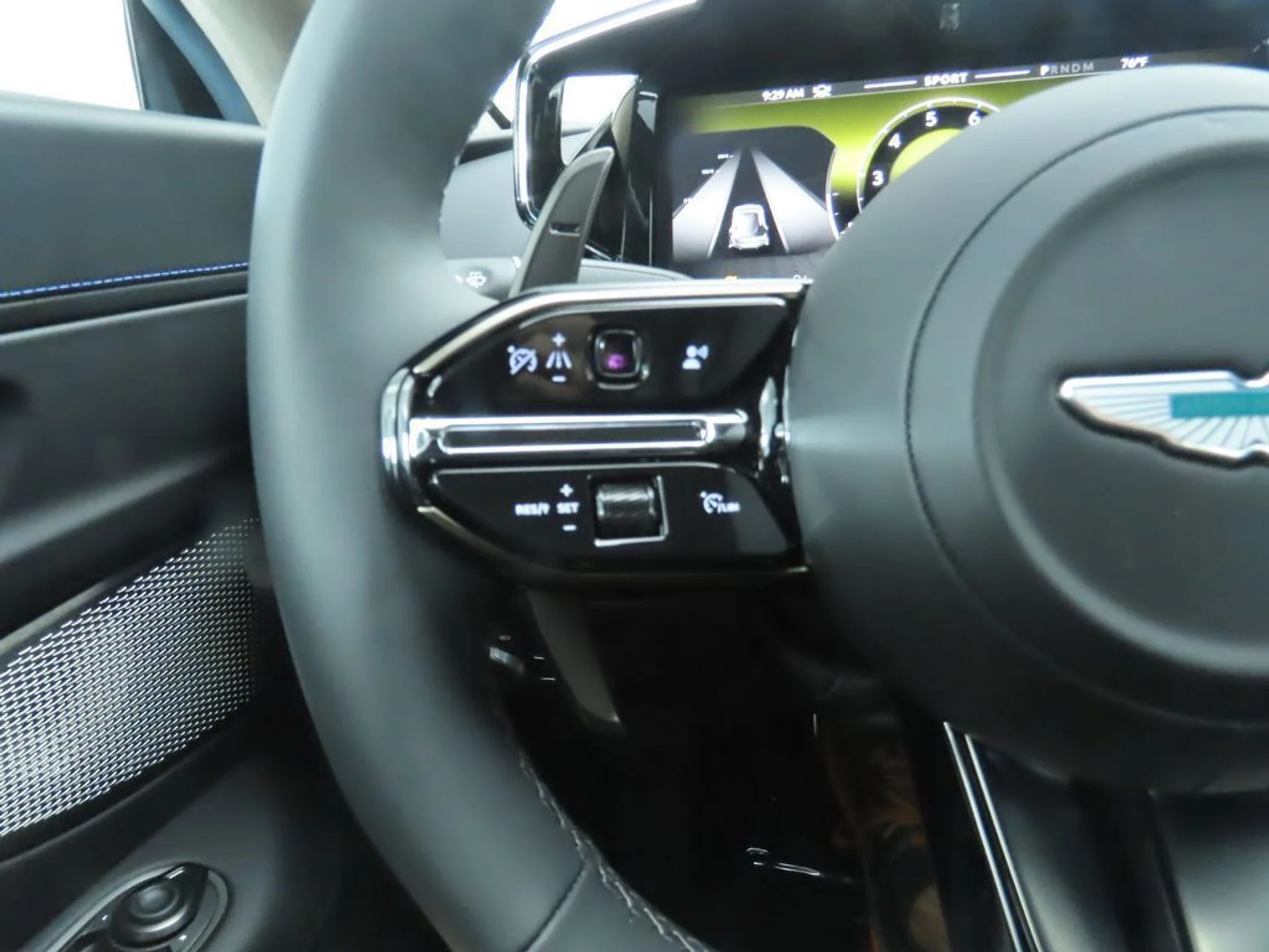 mph010_350417654_used_2025_aston_martin_vantage_coupe_8119_23008719_11_1024_453937f976