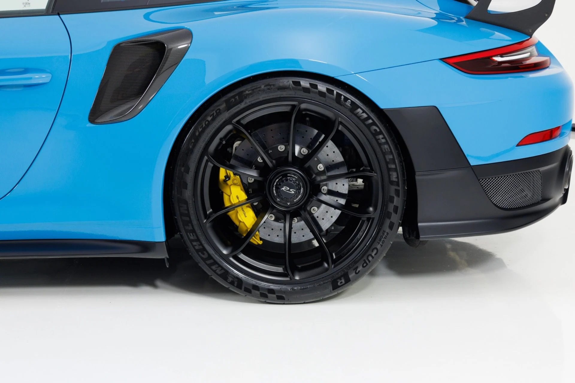 mph010_3505309672_Used_2019_Porsche_911_GT_2_RS_1792013900_349c9dc969