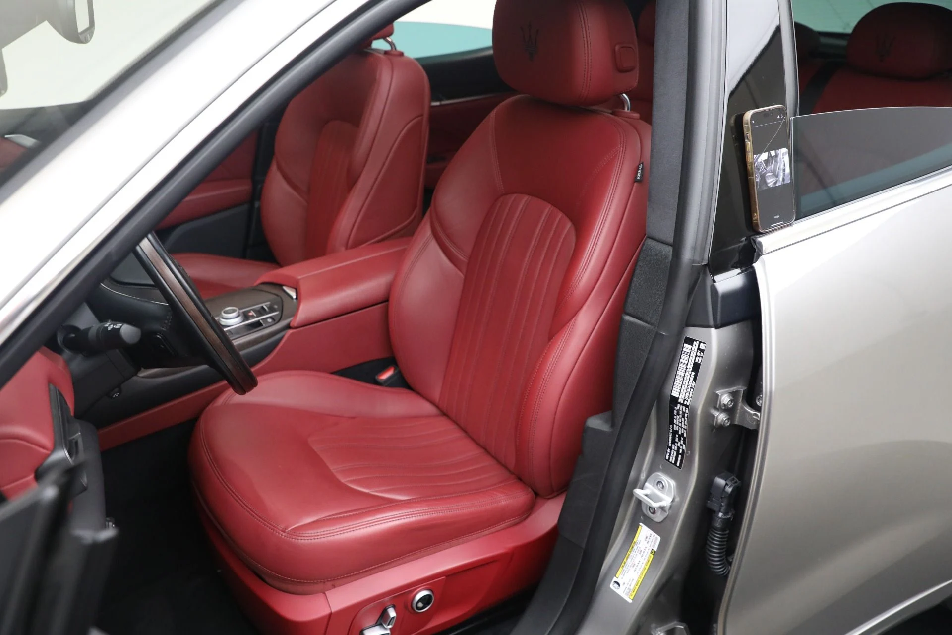 mph010_3506349290_Used_2022_Maserati_Levante_GT_2546f582d9