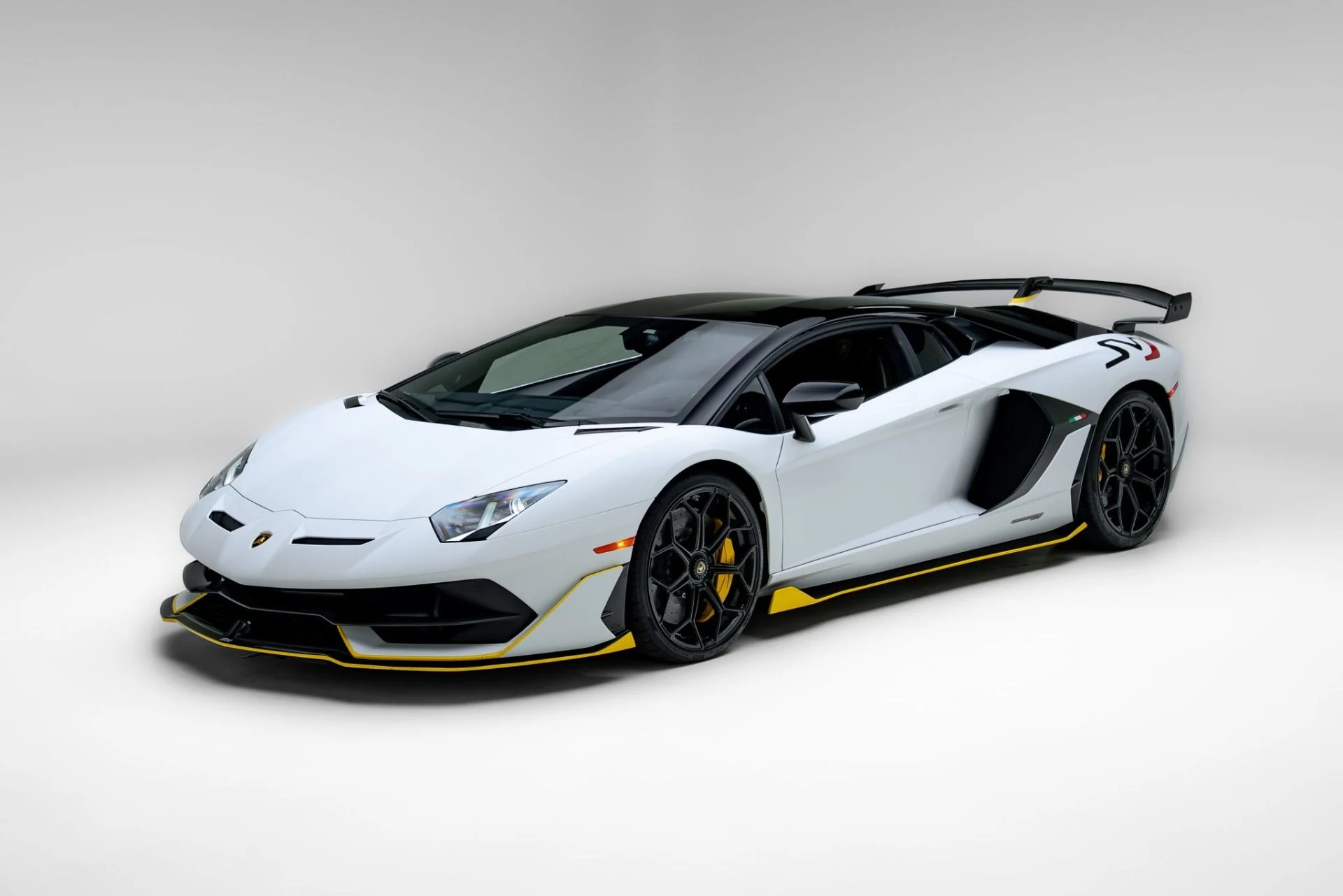 mph010_3507722739_Used_2021_Lamborghini_Aventador_SVJ_LP_770_4_SVJ_1780078343_3015287c79