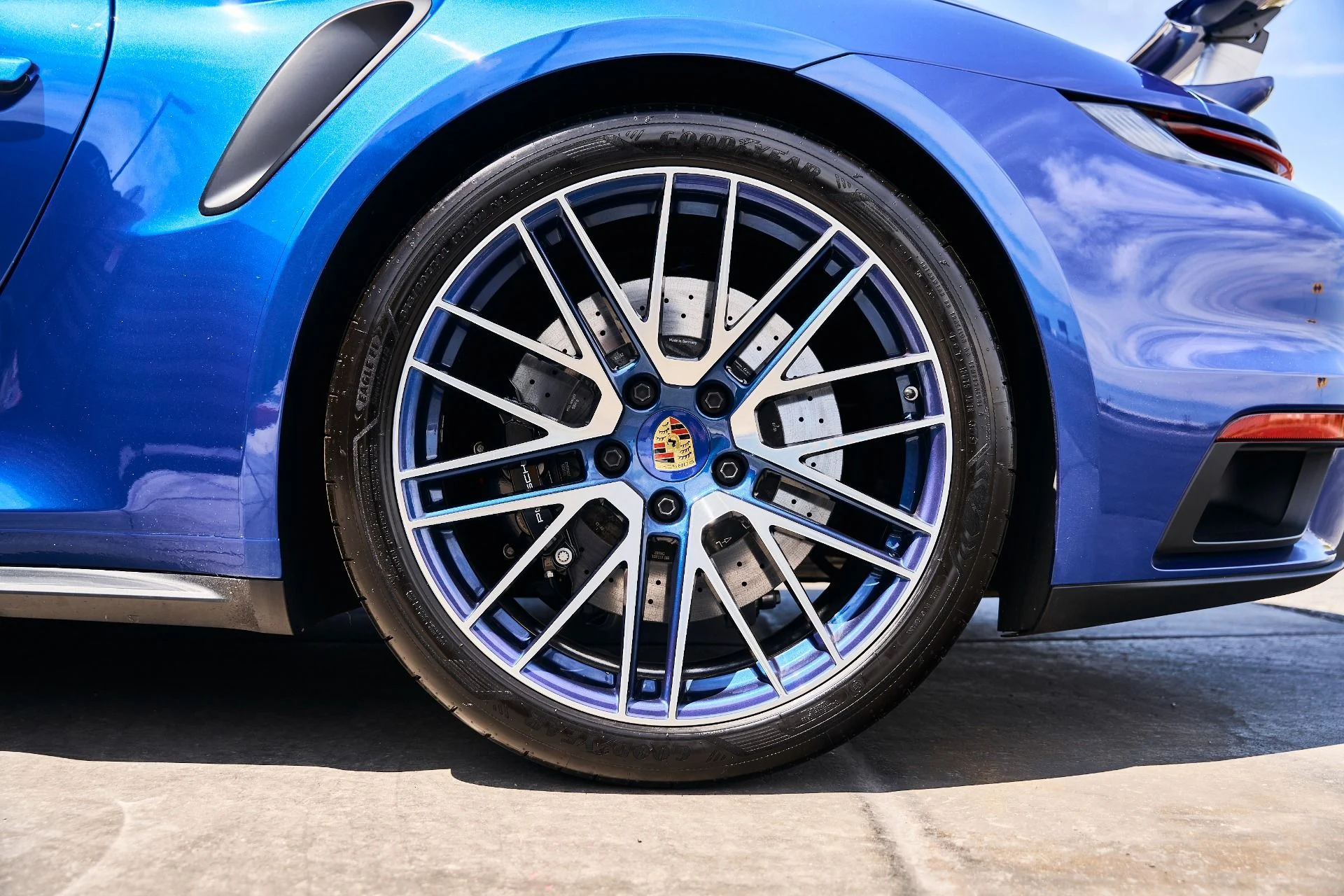 mph010_3509643499_Used_2025_Porsche_911_Turbo_S_1780446704_a14d945541