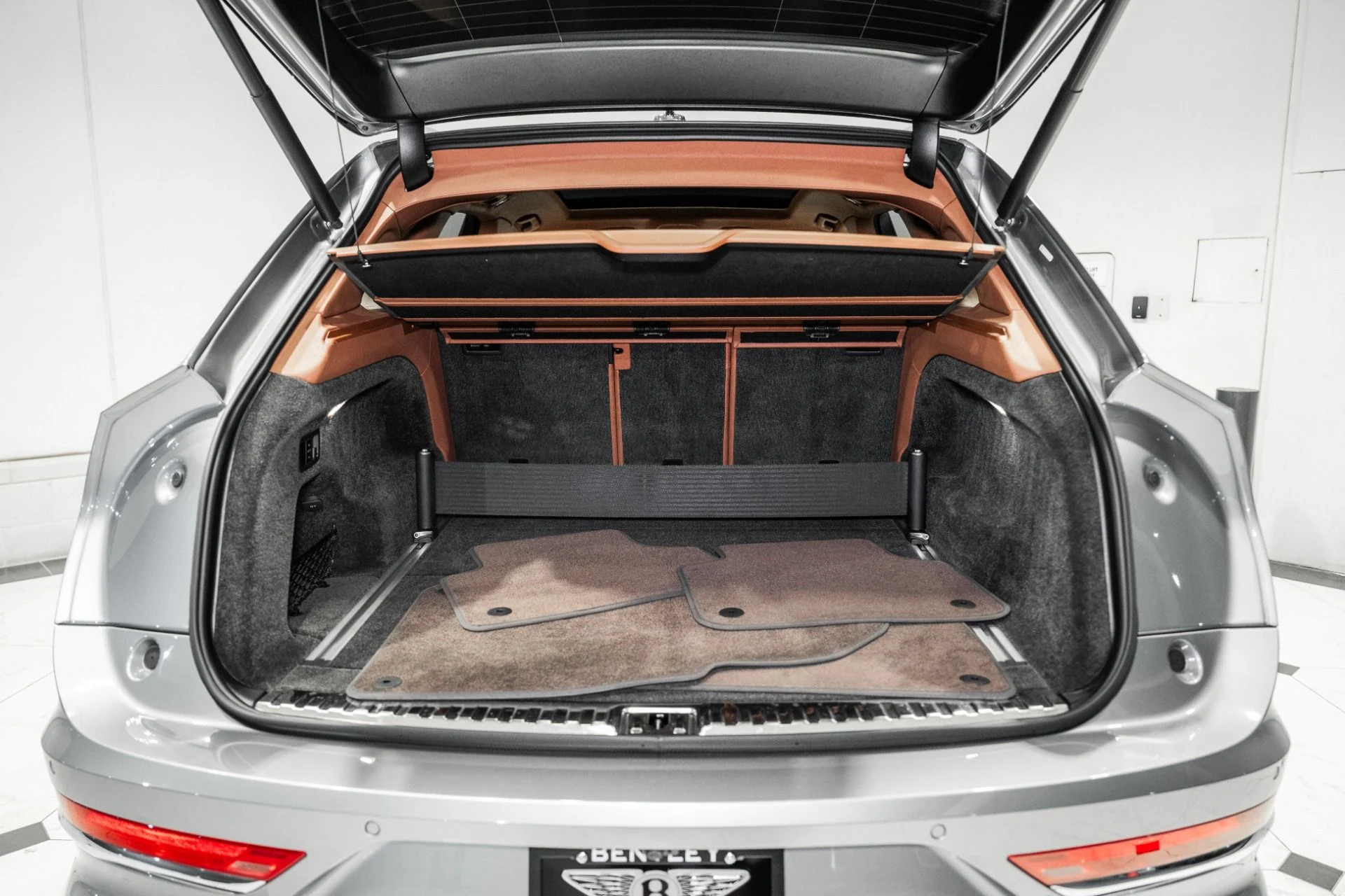 mph010_3515876742_Used_2022_Bentley_Bentayga_V8_1792247814_2afa31ac6e