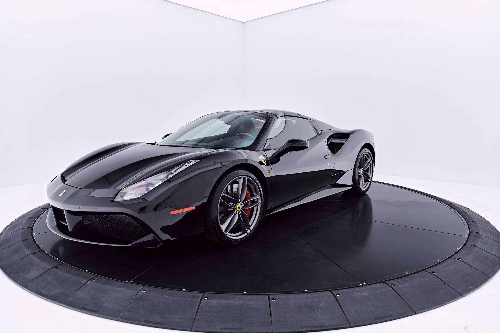 mph010_3519625282_Used_2018_Ferrari_488_Spider_Base_1782759804_018ef05816