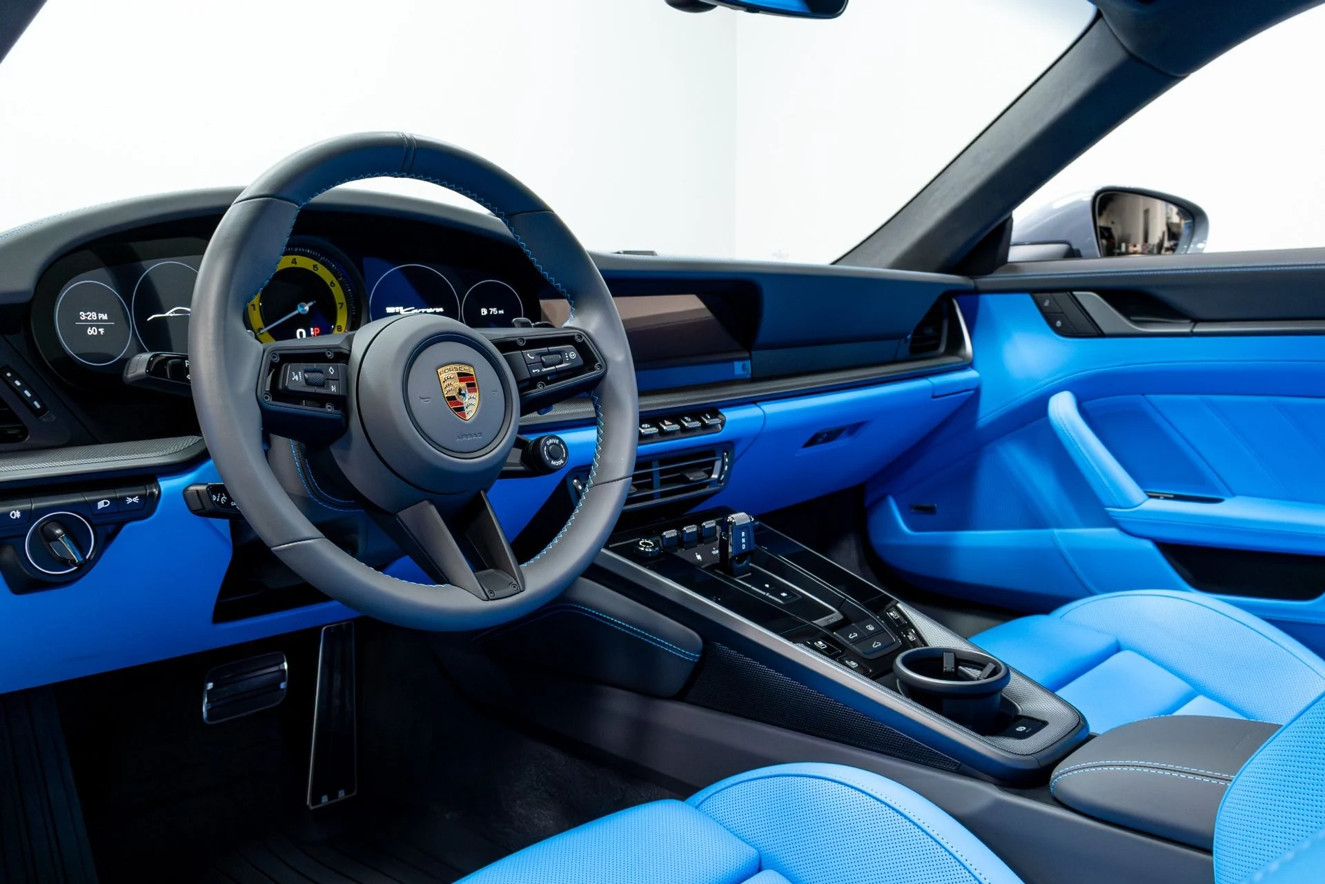 mph010_3522726440_Used_2024_Porsche_911_1774039779_595ad7a603