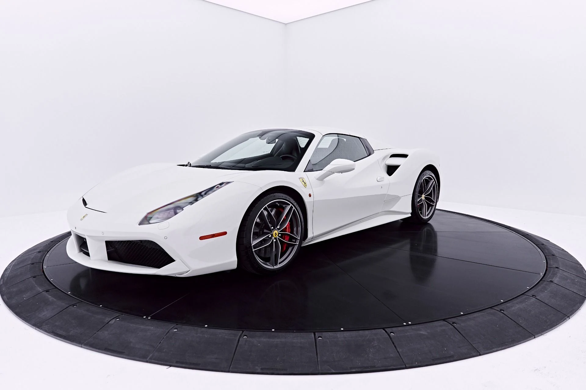 mph010_3531868052_Used_2019_Ferrari_488_Spider_Base_1782196624_4dd39a2718