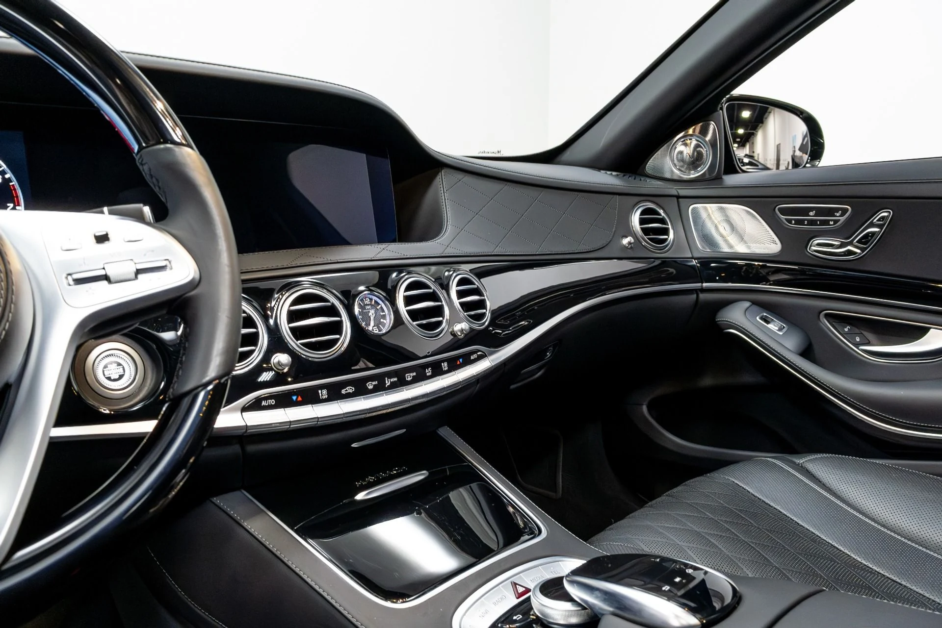 mph010_3539859784_Used_2020_Mercedes_Benz_S_Class_Maybach_S_650_1778195689_5bf1ac8bcd