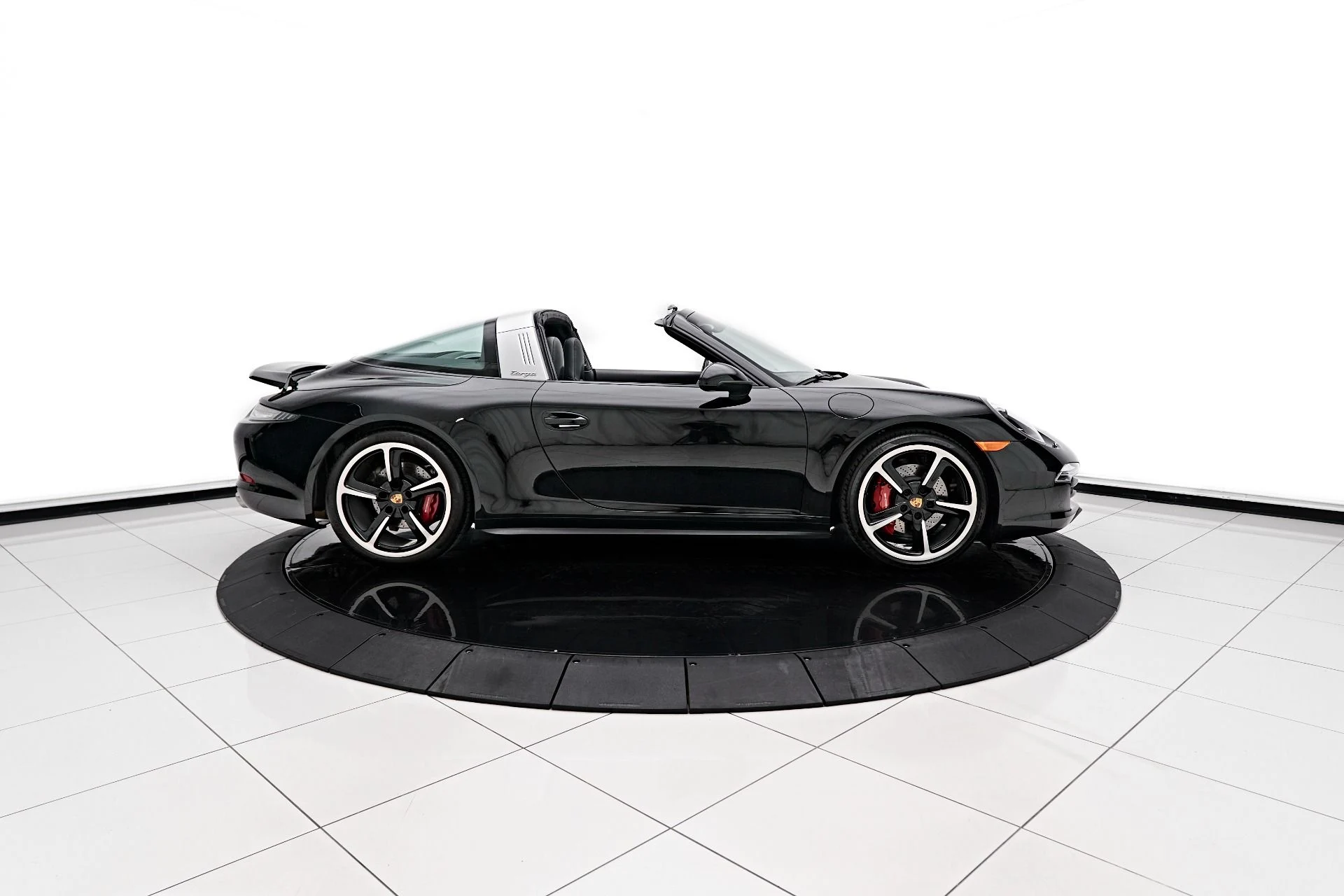 mph010_3541374082_Used_2016_Porsche_911_Targa_4_S_1708643466_c4af9d148d