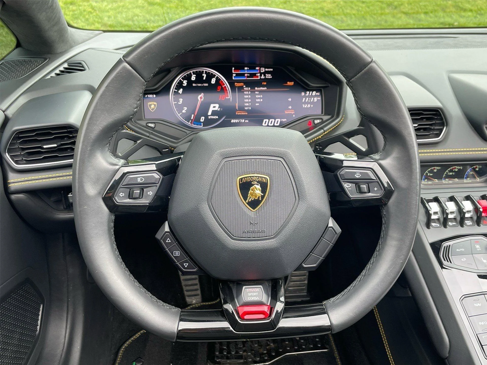 mph010_3542649162_Used_2017_Lamborghini_Huracan_LP_610_4_Spyder_1761858572_8025f7fa63