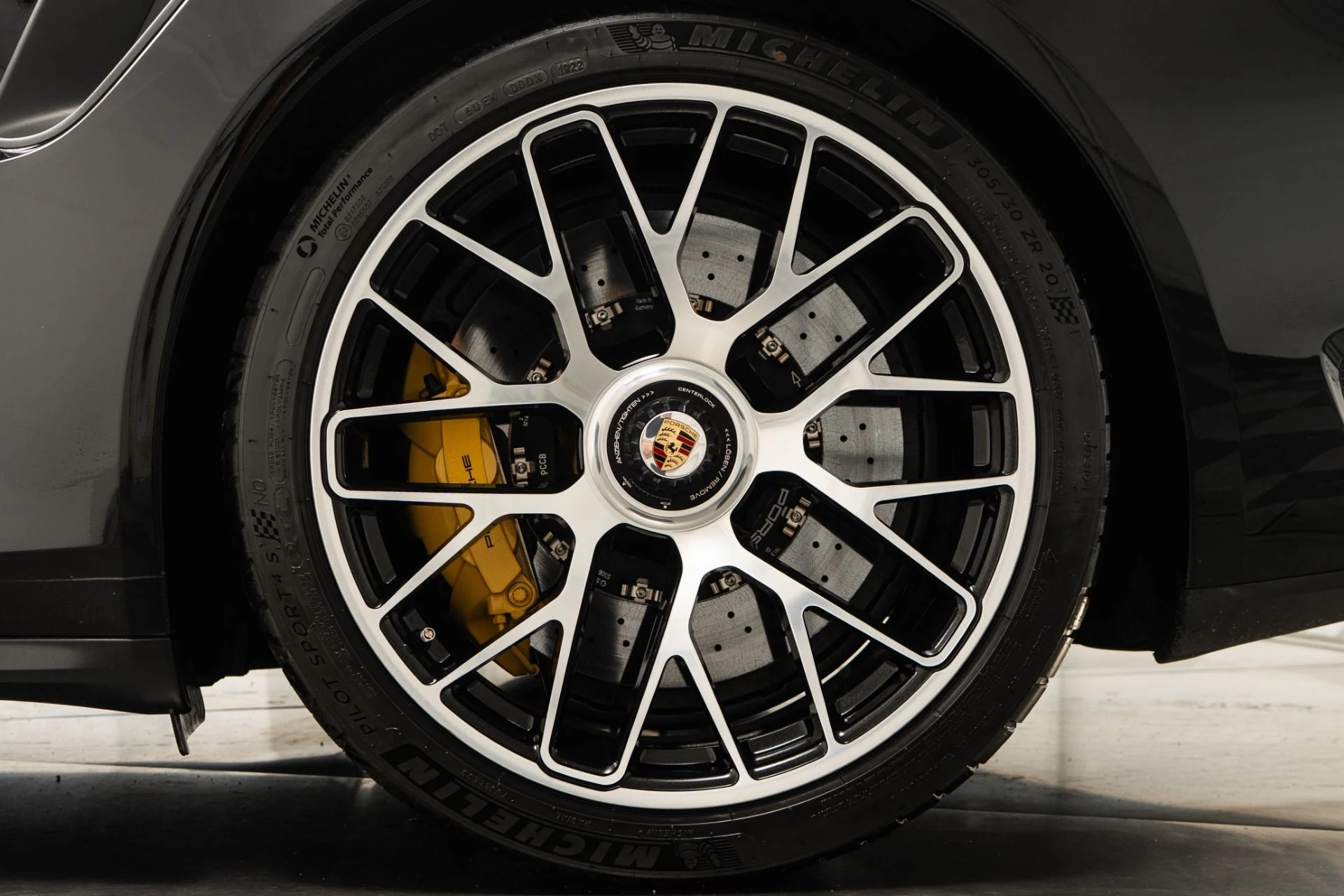 mph010_3542776942_Used_2014_Porsche_911_Turbo_S_1758120142_52a0cb81ce
