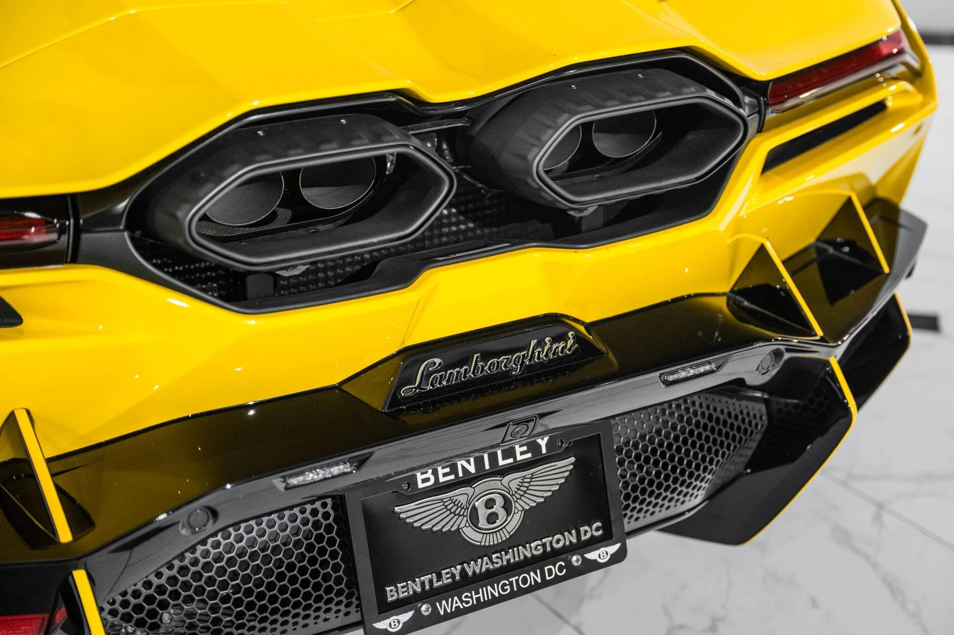 mph010_3547156310_Used_2024_Lamborghini_Revuelto_1760974364_4e5352f7f8