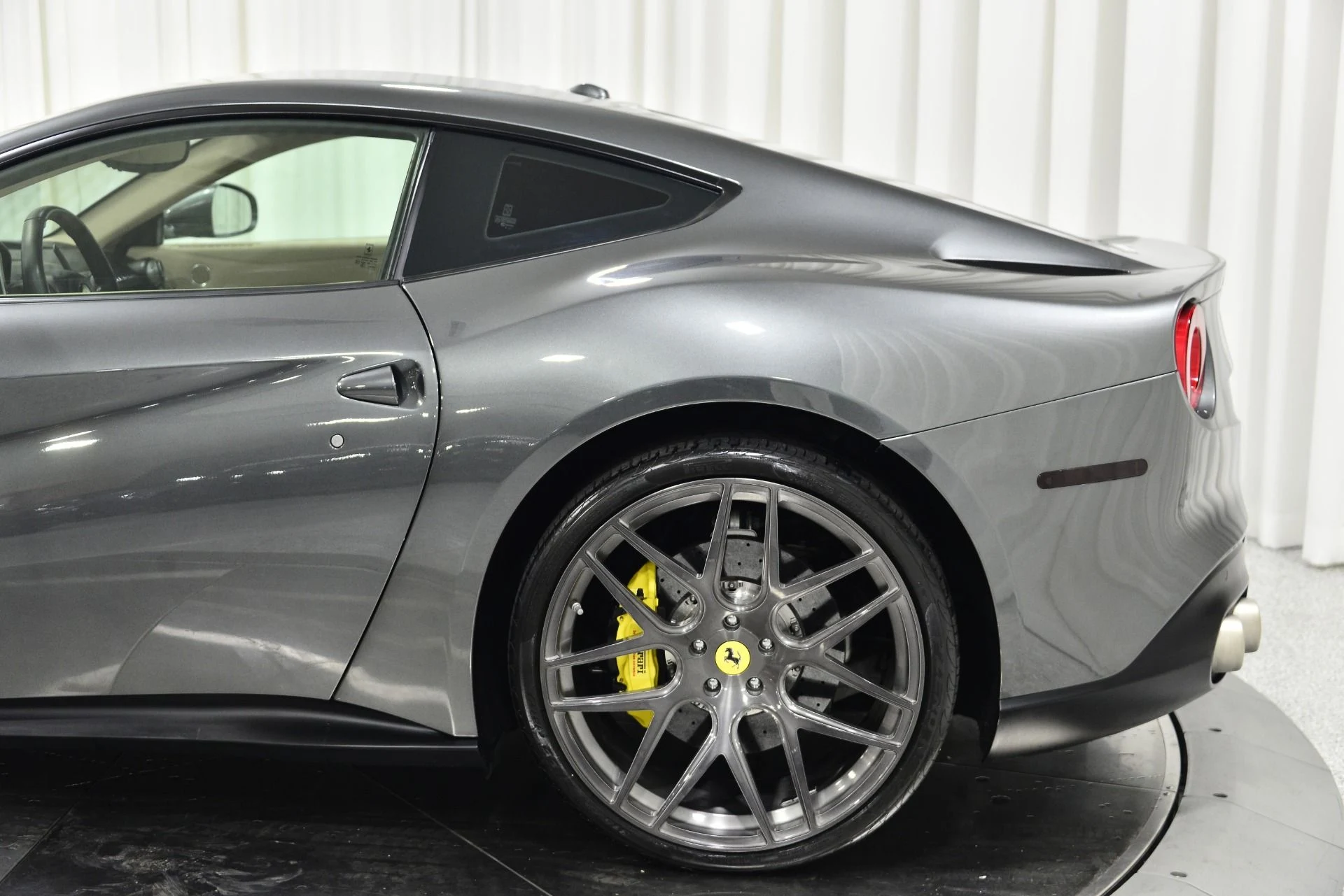 mph010_3551468232_Used_2015_Ferrari_F12berlinetta_1756410303_7f84180841