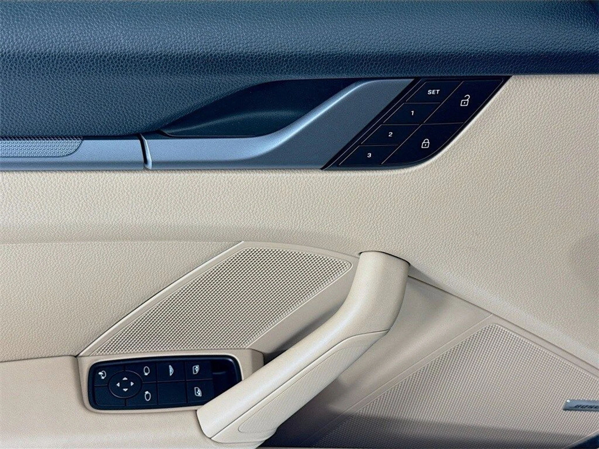 mph010_3554335808_715e6e1faf7c506561a9a1ccb20511ffx_ce126821c6