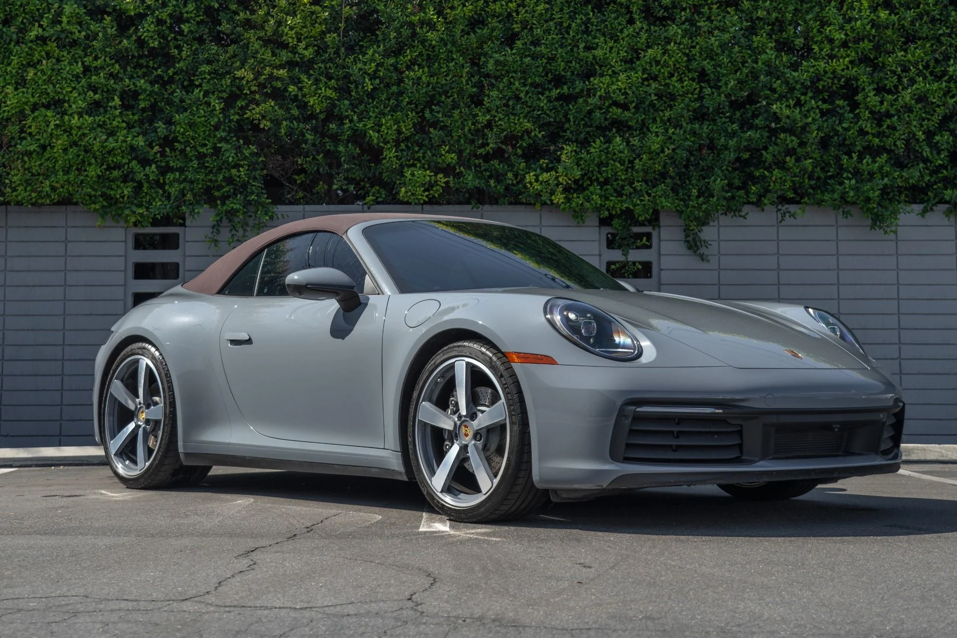 mph010_3554980757_Used_2024_Porsche_911_Carrera_1761087383_5a928f810b