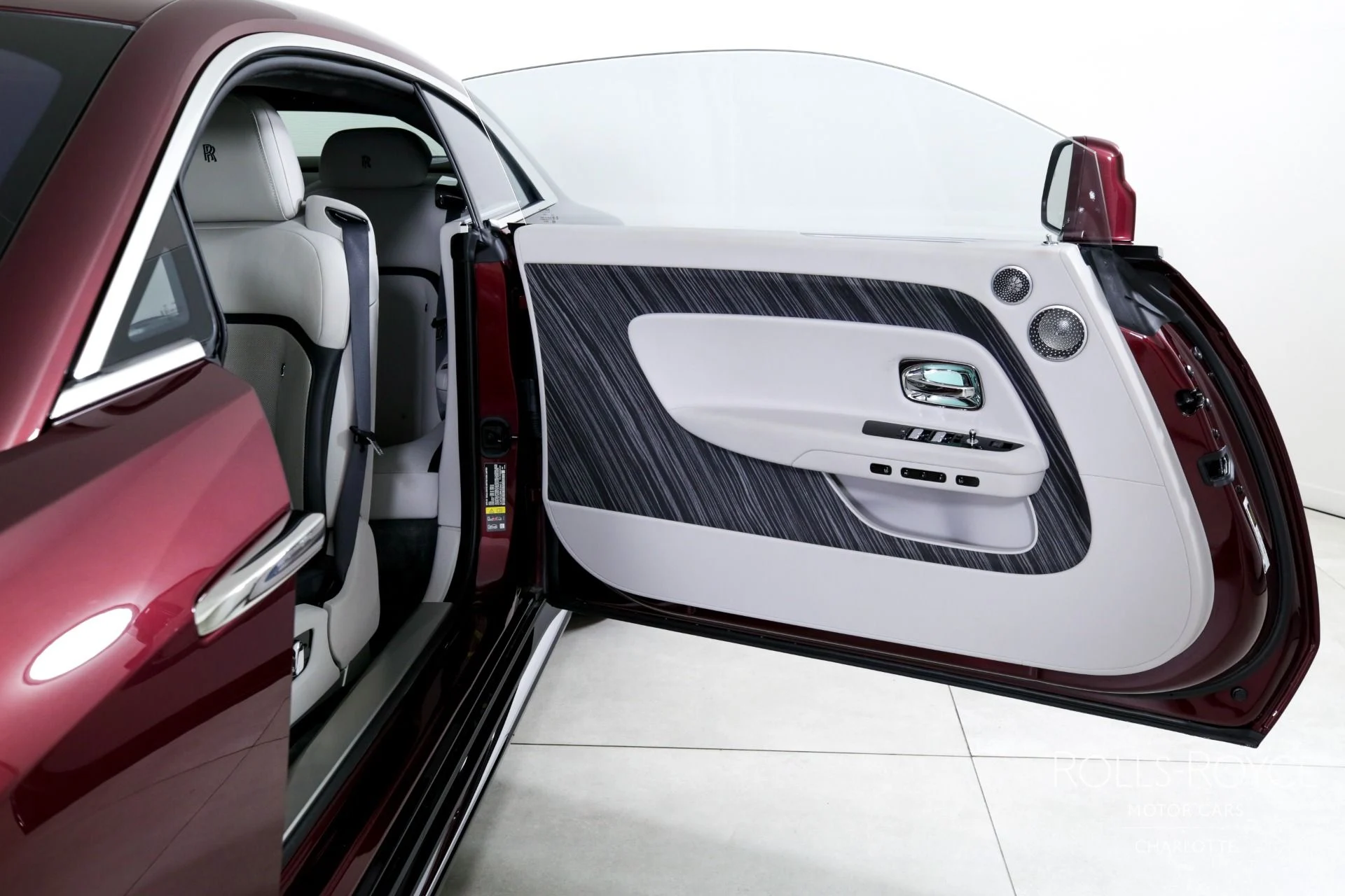 mph010_3561533114_Used_2024_Rolls_Royce_Spectre_1744735050_6d00e0d1e4