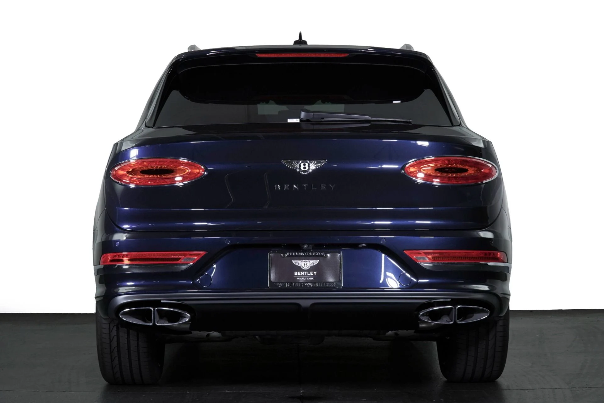 mph010_356369111_New_2025_Bentley_Bentayga_Azure_1765905550_97c456e7fd