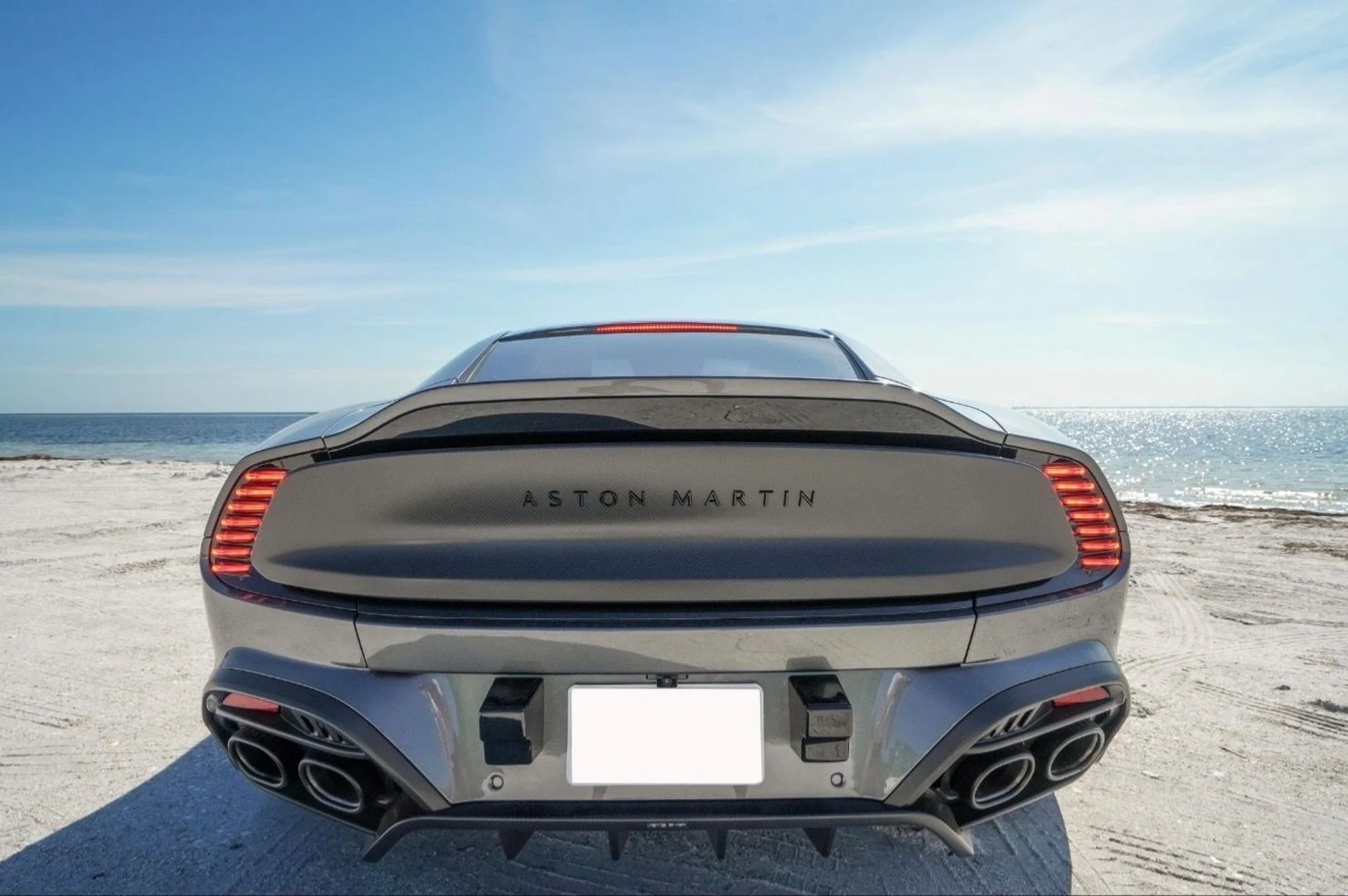 mph010_3565247159_Used_2025_Aston_Martin_Vanquish_1792440146_29c3162b19