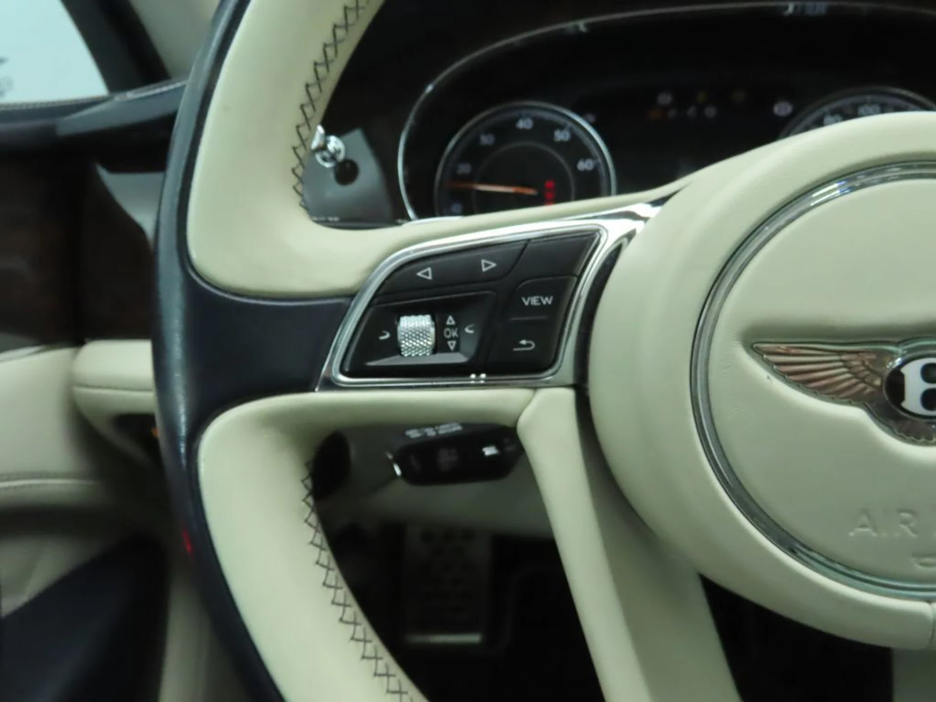 mph010_3565695495_used_2019_bentley_bentayga_v8awd_8119_22979397_11_1024_045ebb68f2