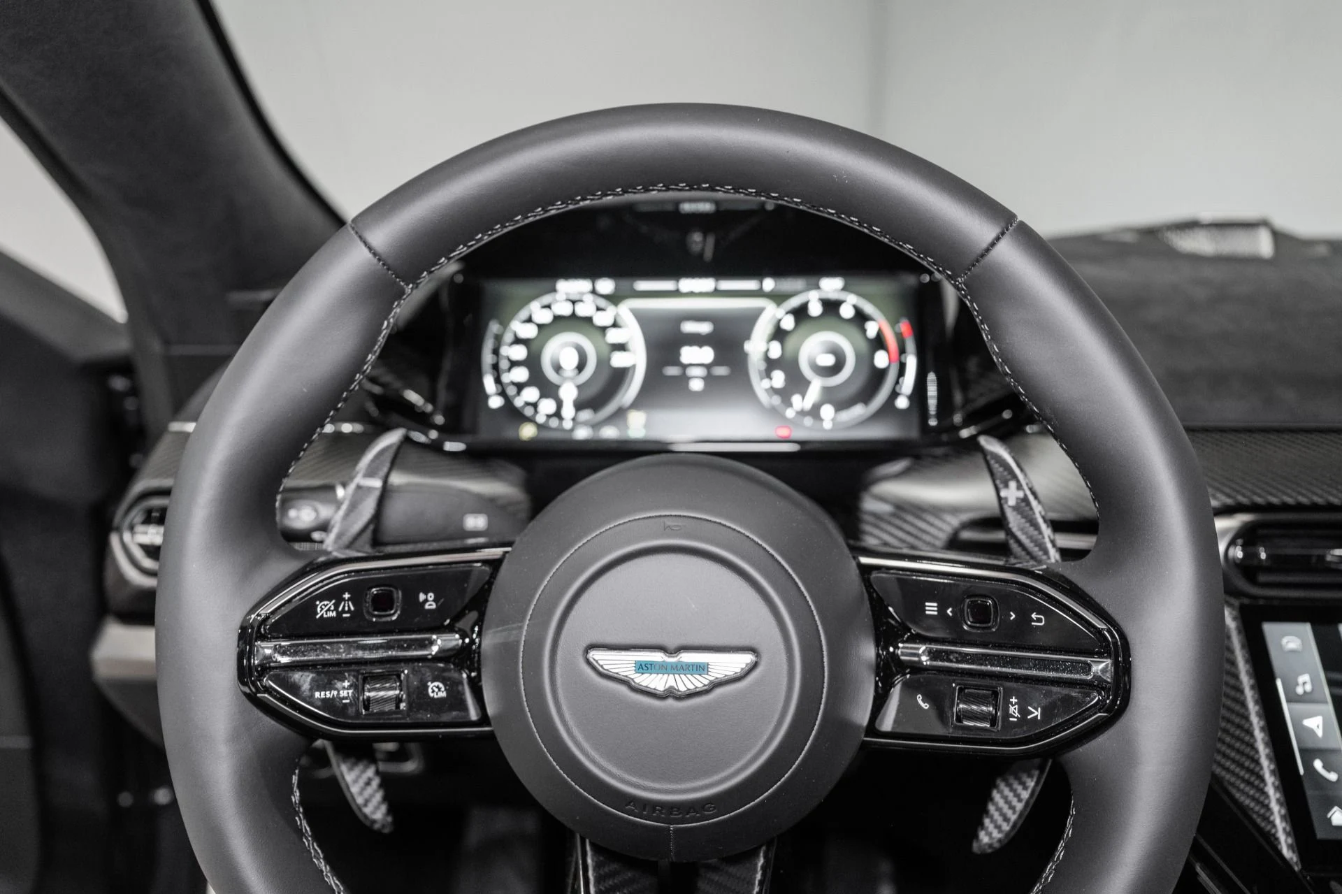 mph010_3568526423_New_2026_Aston_Martin_Vantage_S_1776402995_62194b3378