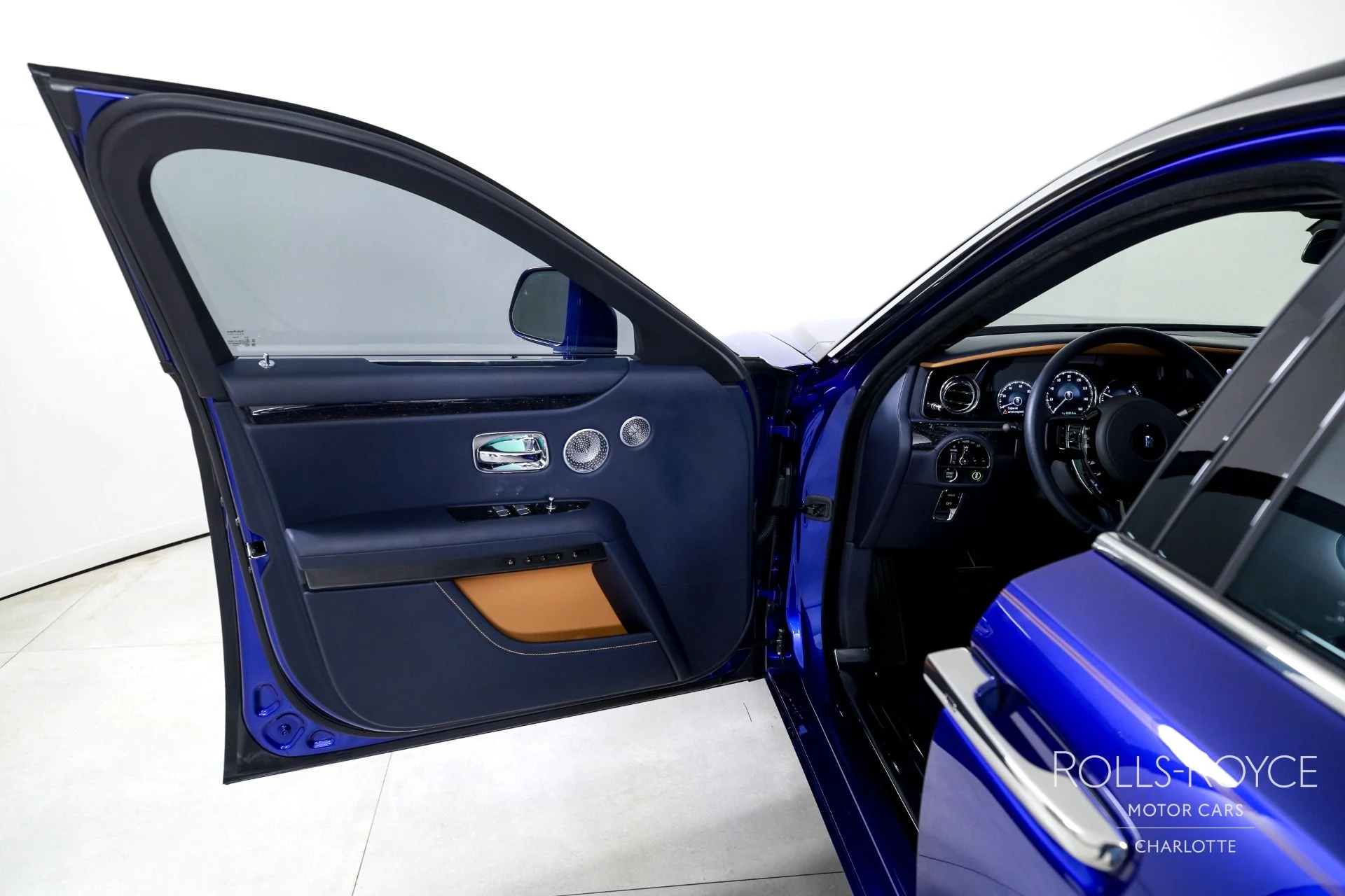 mph010_3577737637_Used_2022_Rolls_Royce_Ghost_1751579647_9ccba5ebf5