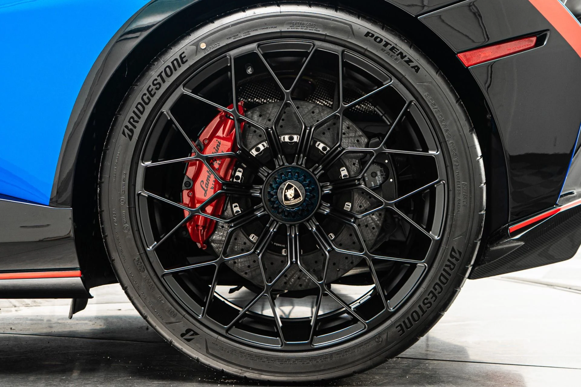 mph010_3585655283_Used_2024_Lamborghini_Huracan_STJ_1757002928_e66f49bf08