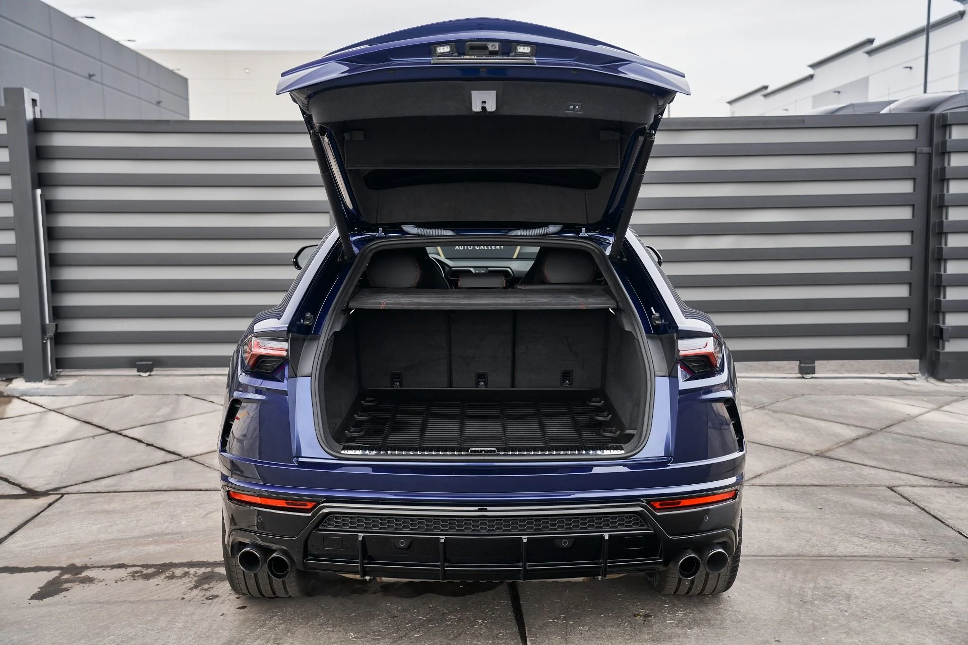 mph010_3589627981_Used_2021_Lamborghini_Urus_1763157039_5d0451632c