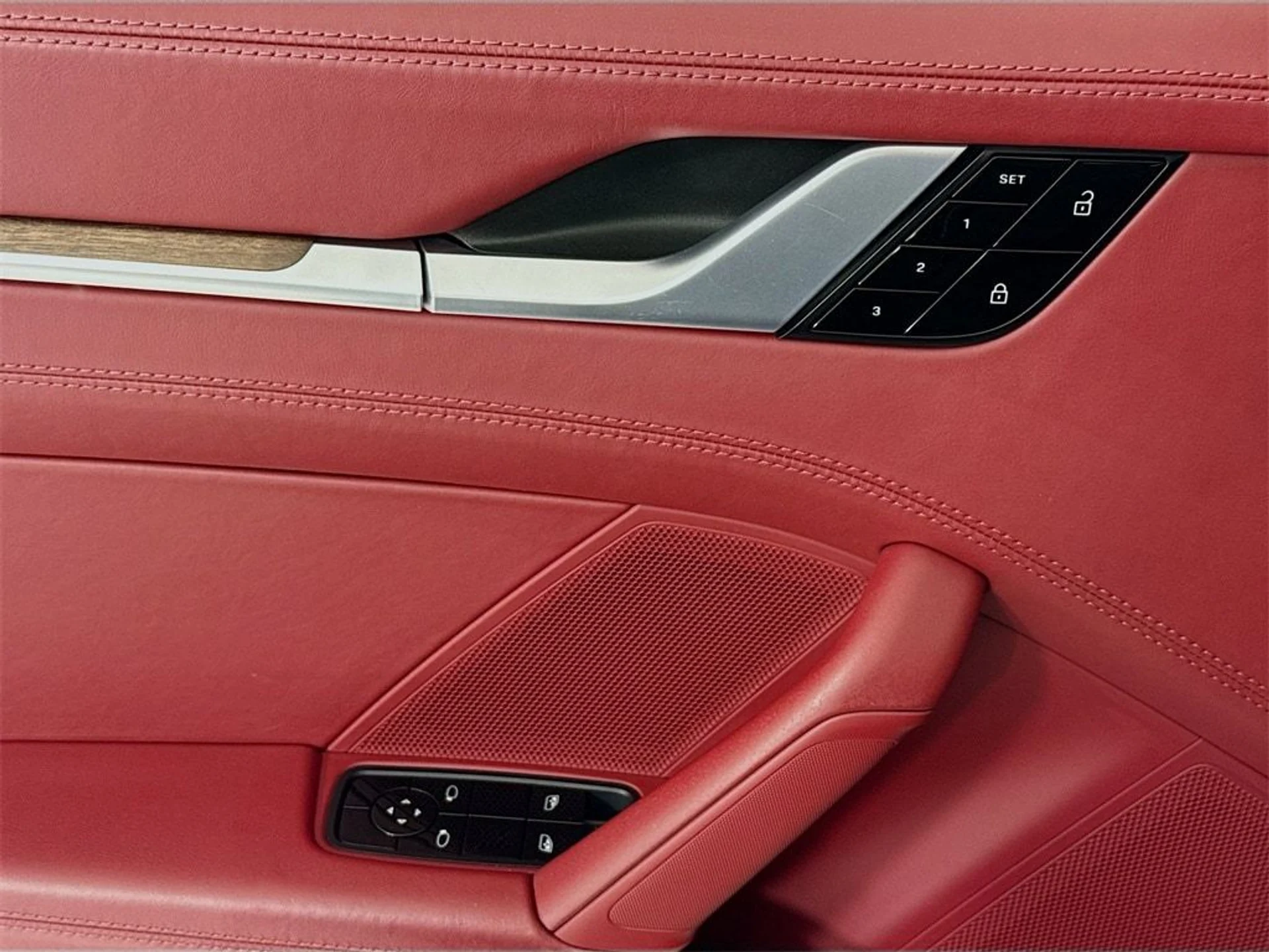 mph010_3593256181_0f0587dbc82fcd8383c9268e22624d86x_c333e99979