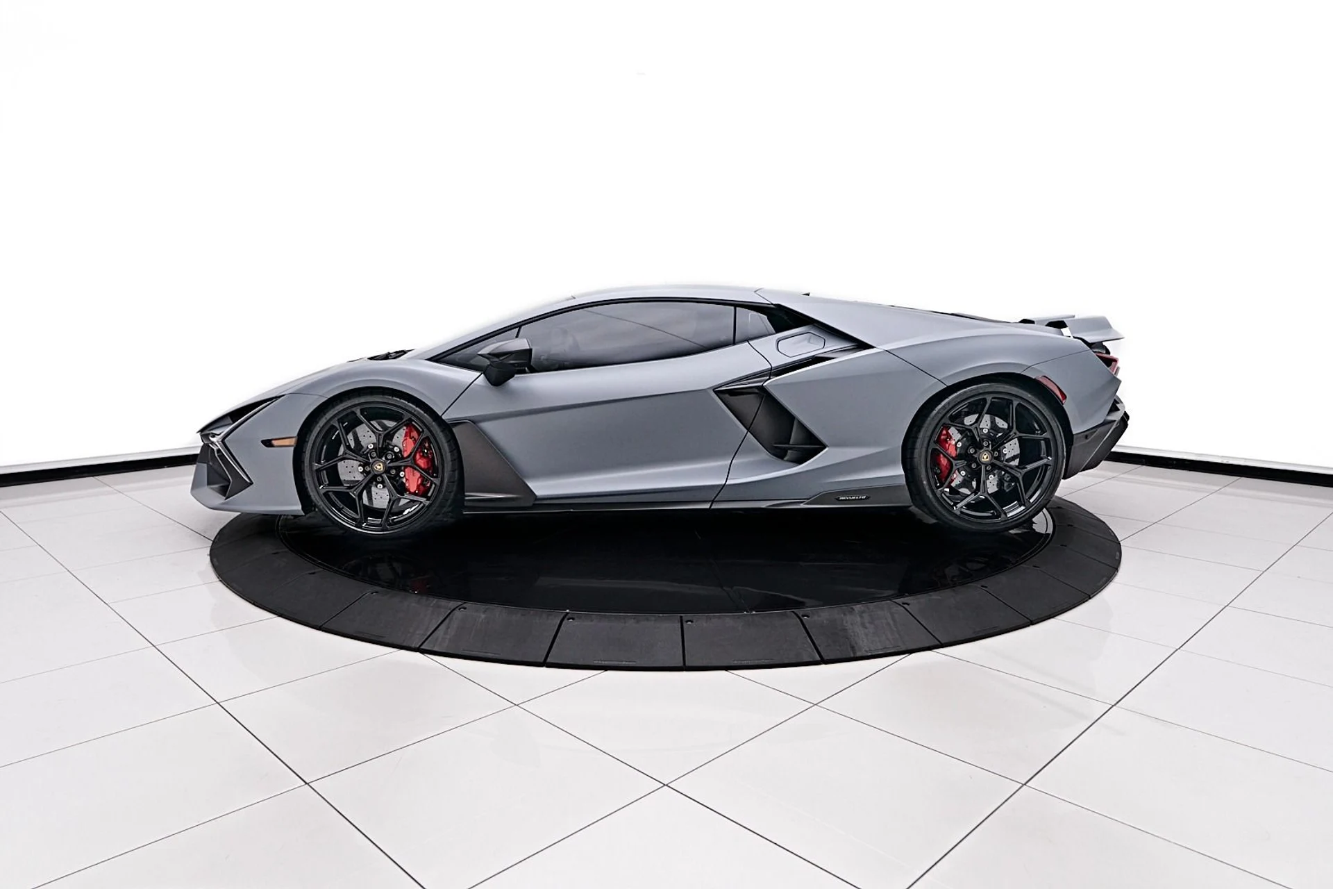 mph010_3596064280_Used_2024_Lamborghini_Revuelto_Base_1732929046_636f7ff0c3