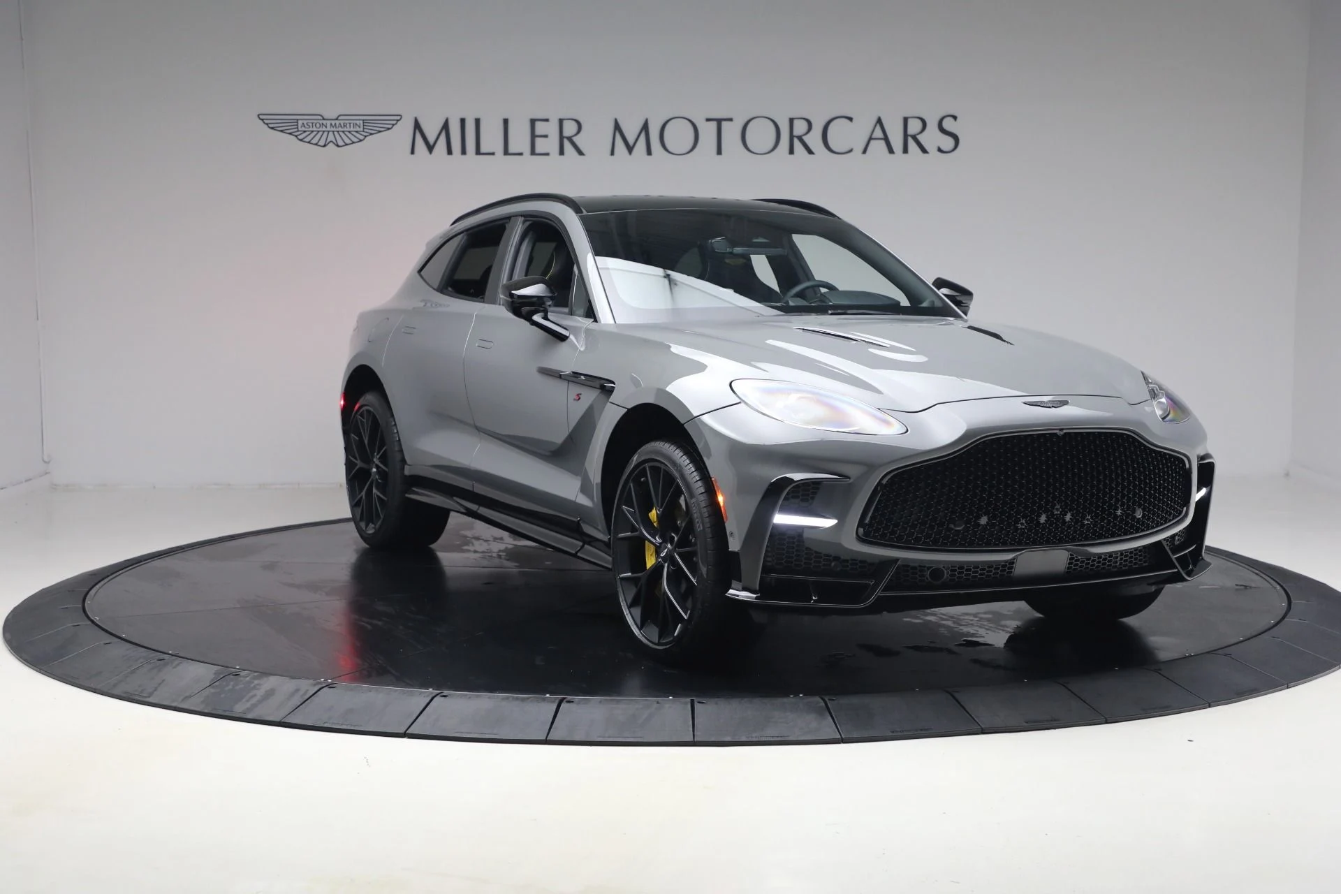 mph010_3605490708_New_2026_Aston_Martin_DBX_S_1787860689_07c2441582