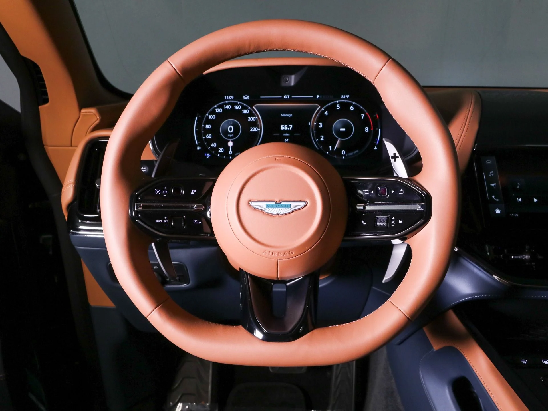 mph010_360707681_New_2025_Aston_Martin_DBX_707_1758482676_d5e191e899