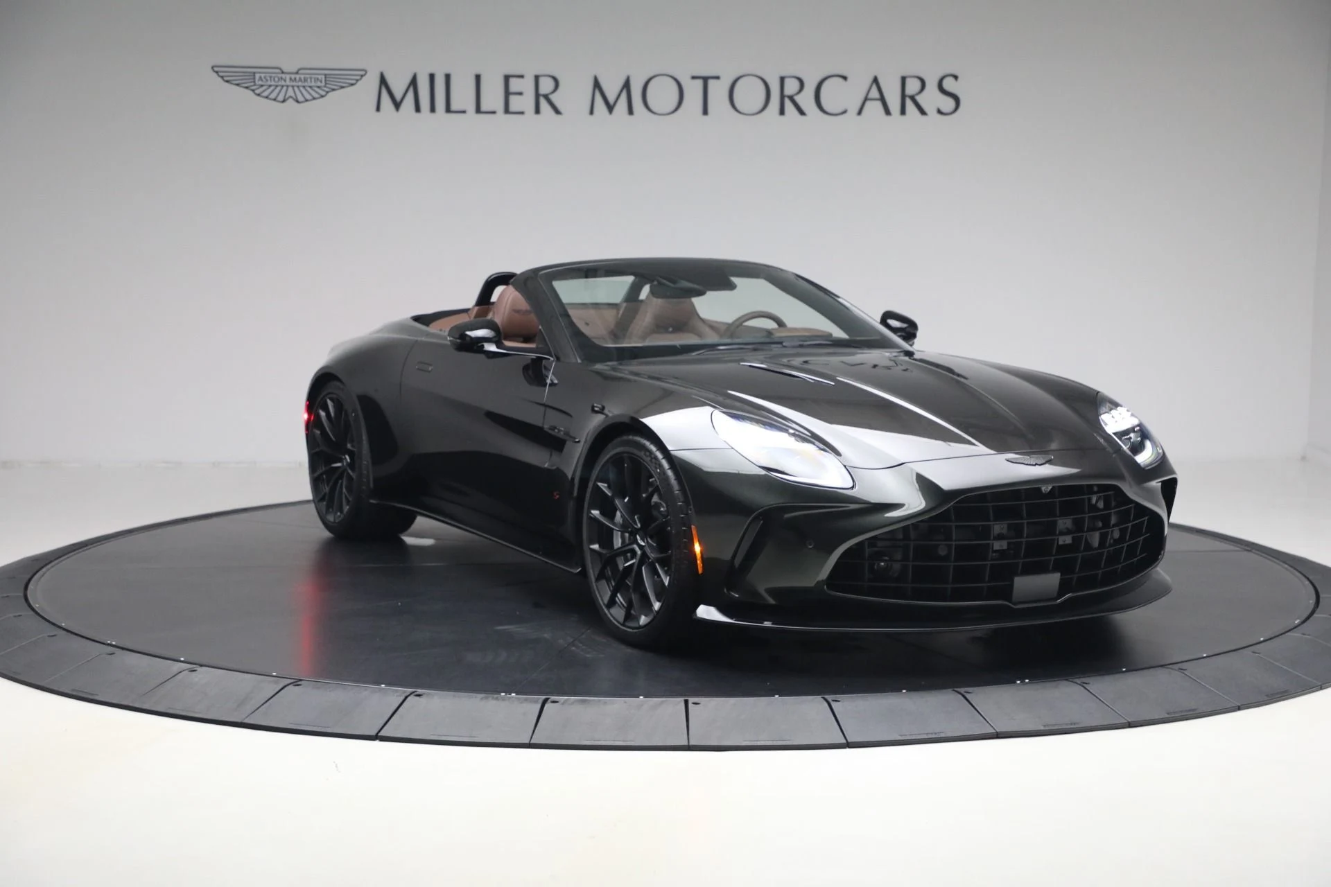 mph010_3626563505_New_2026_Aston_Martin_Vantage_S_Roadster_1787329518_556c728210
