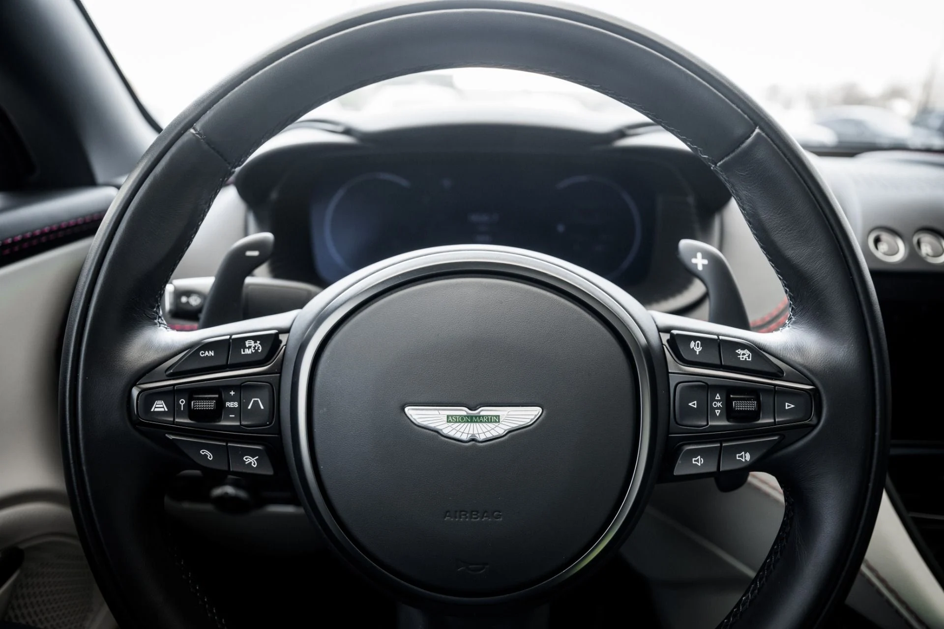 mph010_3628944955_Used_2022_Aston_Martin_DBX_550_1675796960_1f77767803