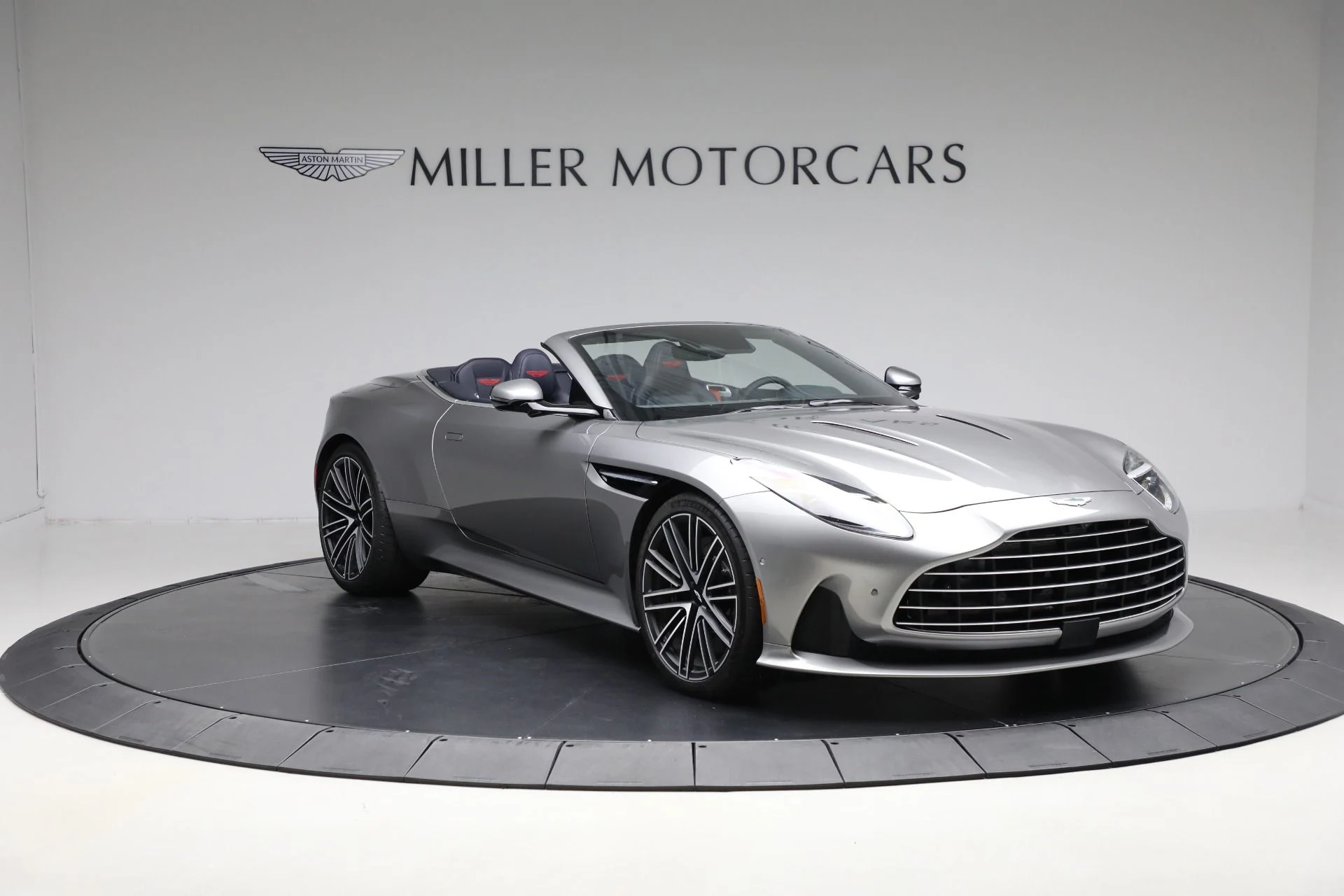 mph010_363056014_New_2025_Aston_Martin_DB_12_Volante_d4d67b35d1