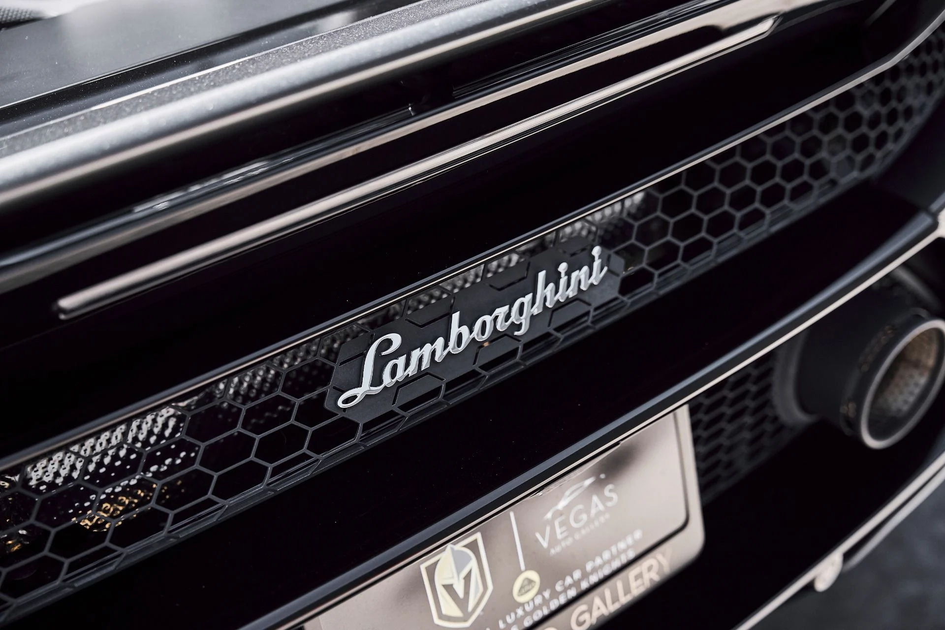 mph010_3632363346_Used_2021_Lamborghini_Huracan_EVO_Base_1780708664_9b050f2b69