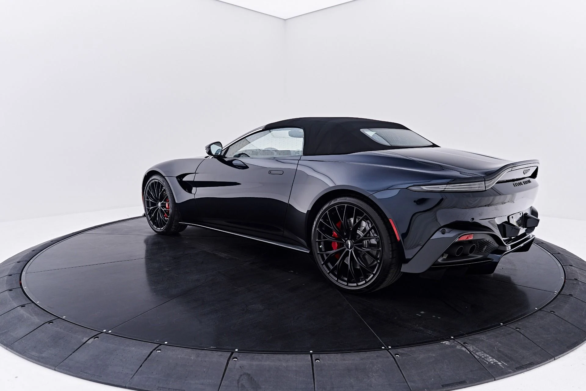 mph010_3638205034_Used_2022_Aston_Martin_Vantage_Base_1786226029_a311bca851