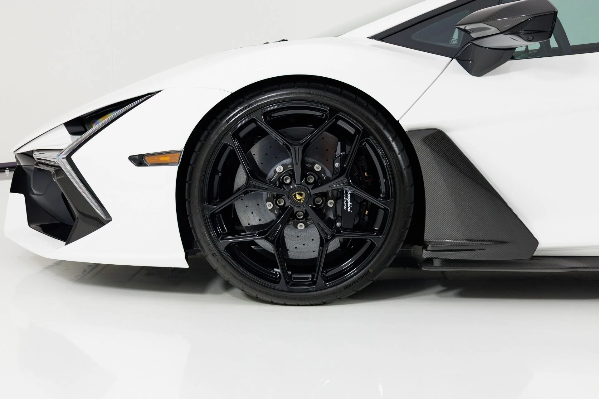 mph010_3641810969_Used_2024_Lamborghini_Revuelto_1786042560_b4b6ff5471