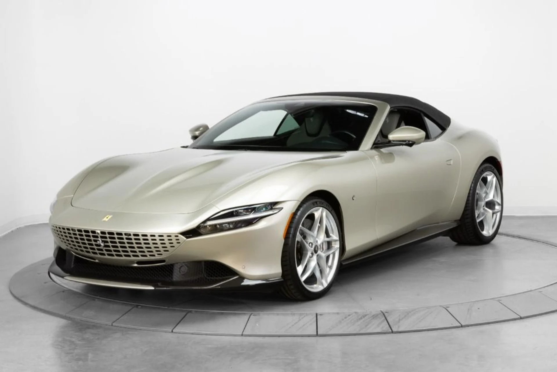 mph010_3643315619_Used_2024_Ferrari_Roma_Spider_5615197eb3