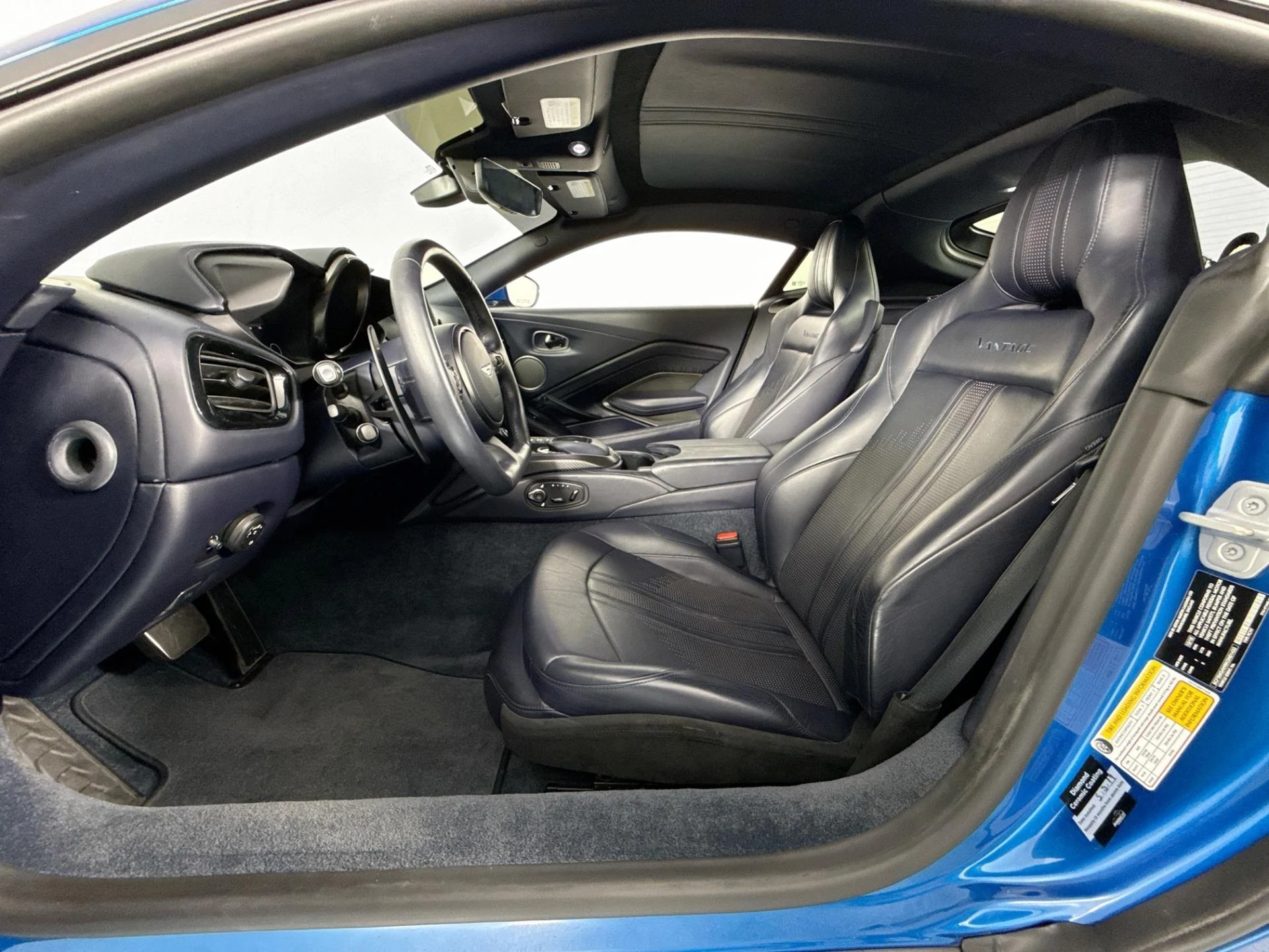 mph010_365266469_Used_2019_Aston_Martin_Vantage_1784071660_2ec7a58e7a