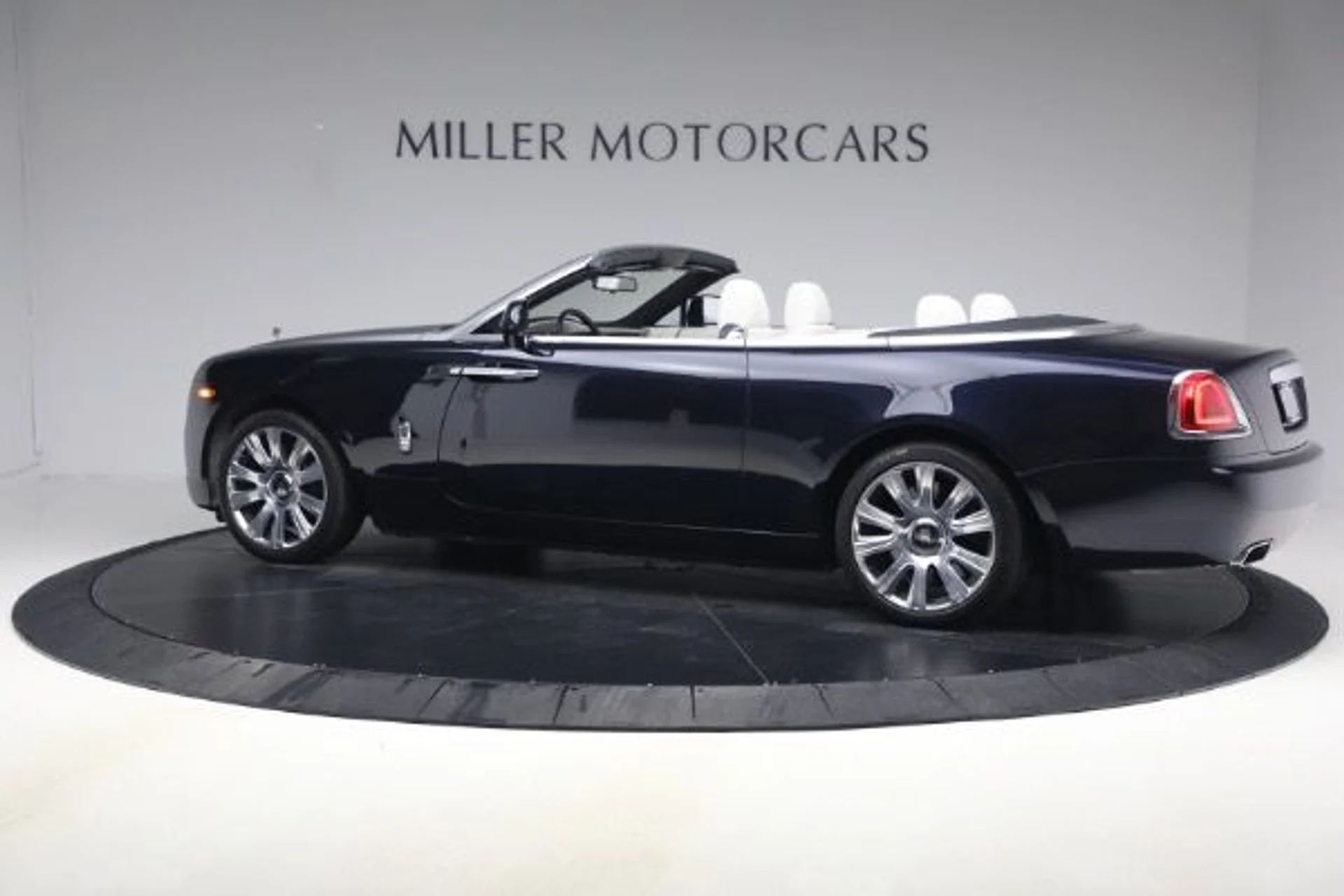 mph010_3654492786_Used_2017_Rolls_Royce_Dawn_3e8cdbda9f