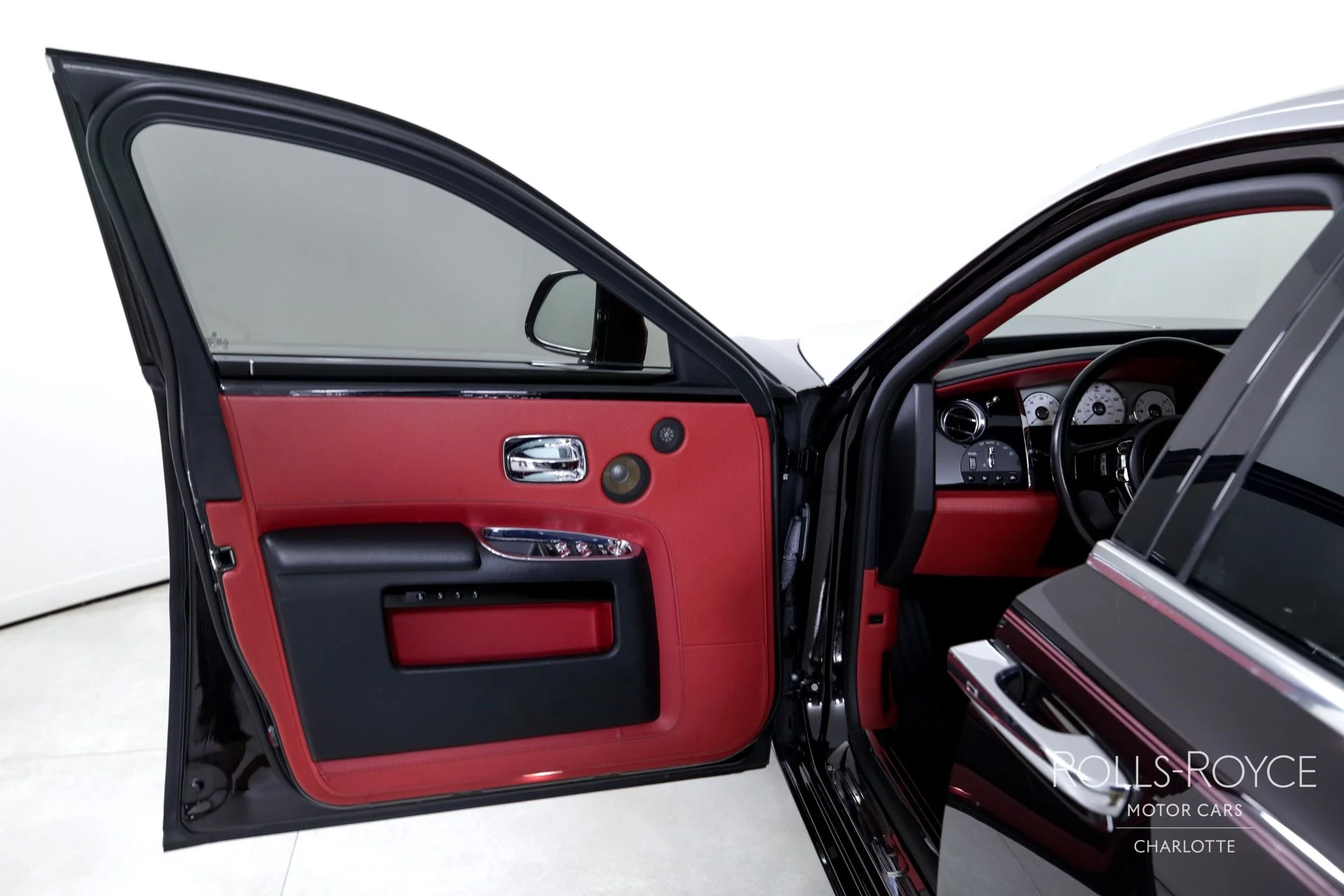 mph010_3659467402_Used_2014_Rolls_Royce_Ghost_1747161700_caf51987d4