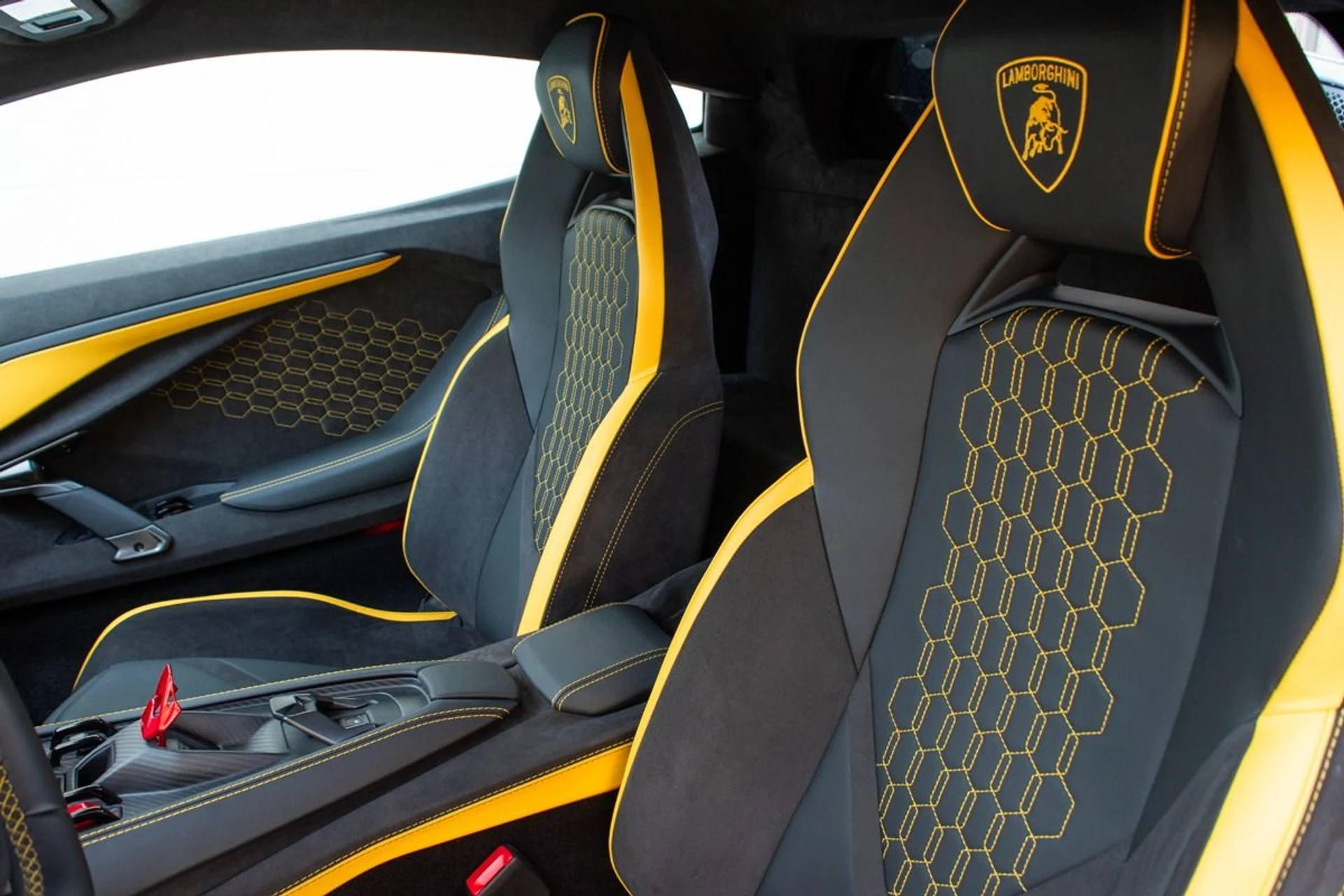 mph010_3679366664_Used_2024_Lamborghini_Revuelto_1740383899_7954ebd5c0
