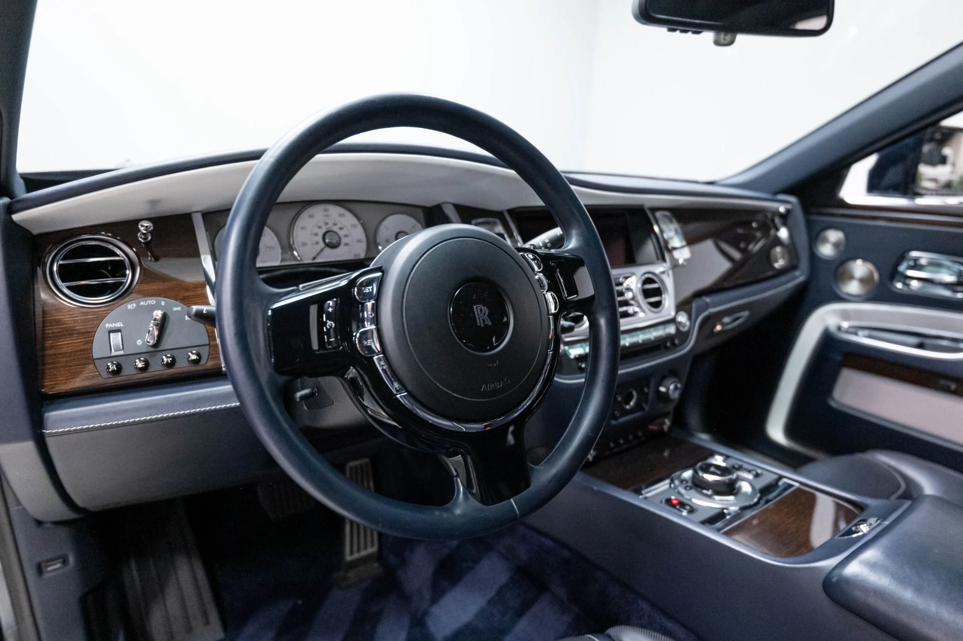 mph010_3692815101_Used_2018_Rolls_Royce_Ghost_Base_1786492649_710f479e4c