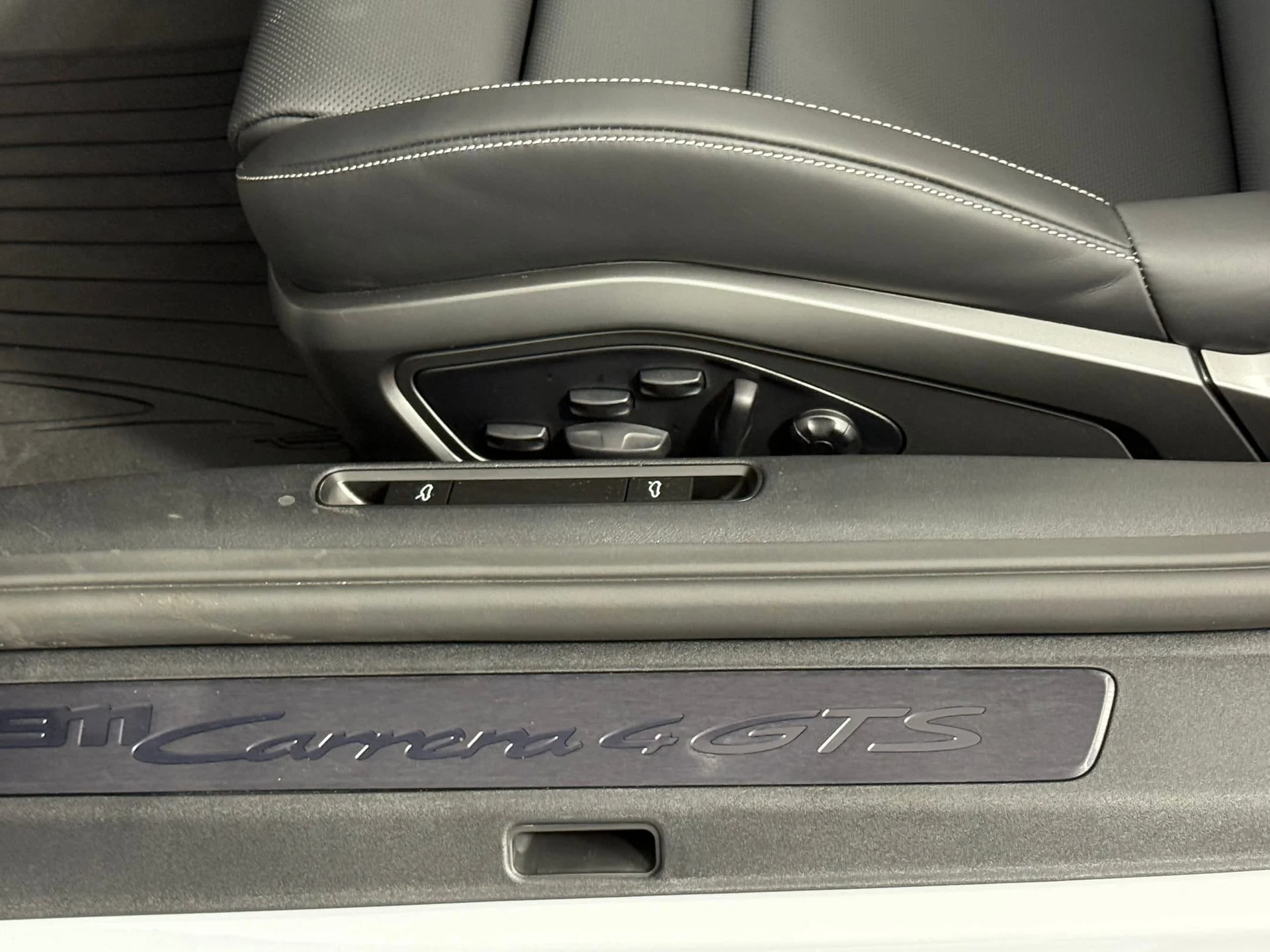 mph010_3703625768_2e3c059b70a9882963355f3b0ff15ccex_87e0c81afe