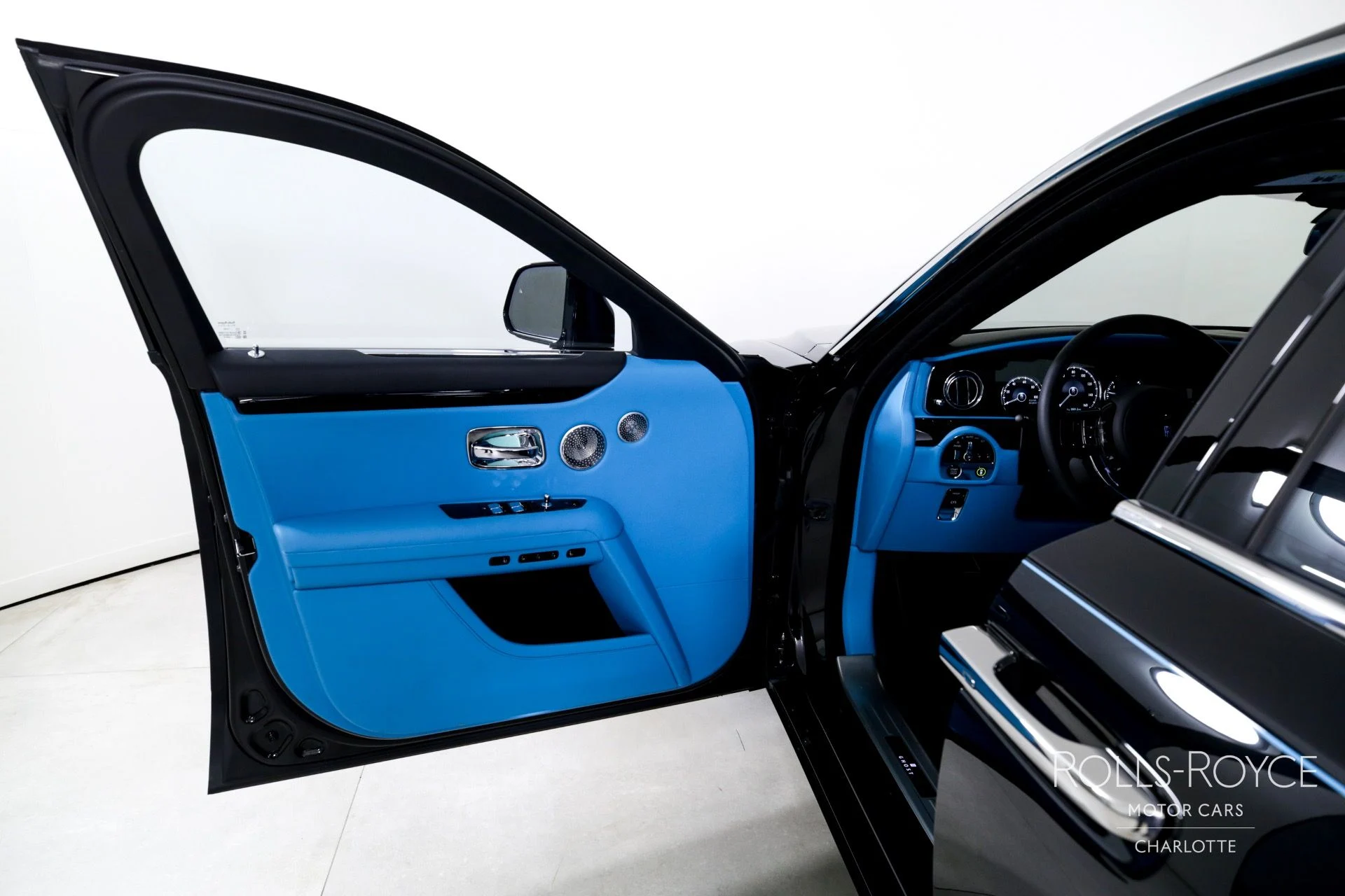 mph010_3704219826_Used_2024_Rolls_Royce_Ghost_1747773280_c461756074