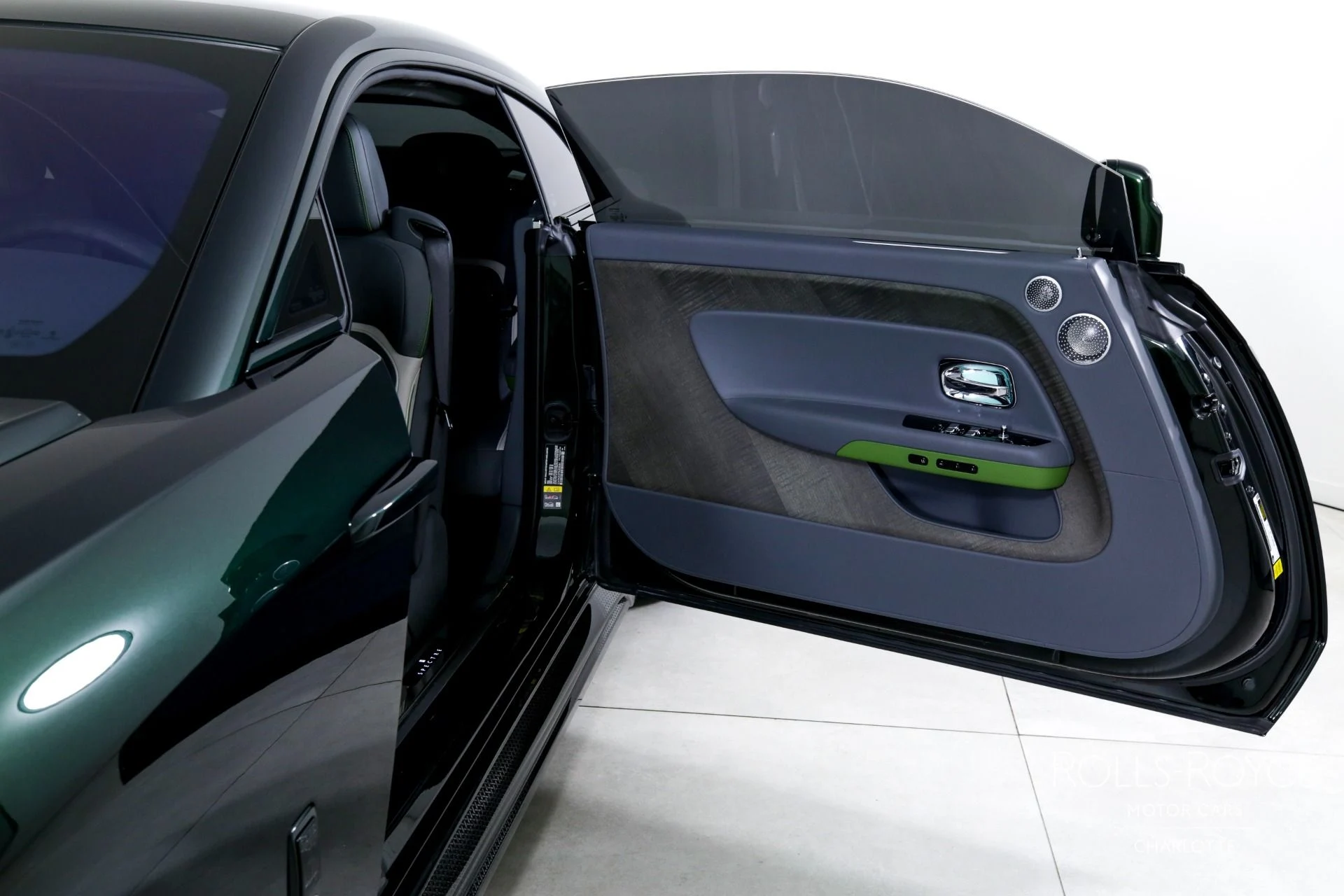 mph010_3718609885_Used_2024_Rolls_Royce_Spectre_1744988353_fcb4e6caef